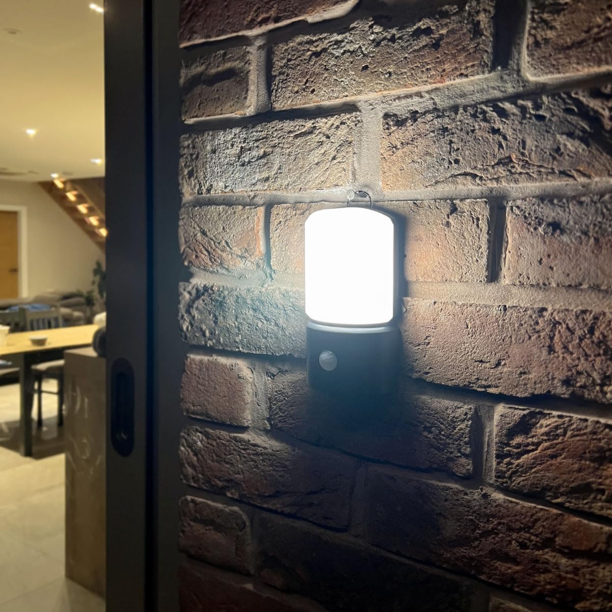 Festive Lights - 15.5cm Battery Powered PIR Motion Sensor Wall Light – Outdoor IP44 Weather Resistant, 2 White SMD LEDs – Security & Welcome Lighting for Gardens, Doorways, Home Entrances & Camping