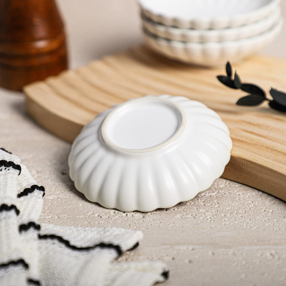 Gaolinci 3.5 Inches Flower Shape Ceramic Sauce Dish,Mini Side Seasoning Dish,Snack Serving Dishes,Porcelain Small Saucer Set(Set of 4)