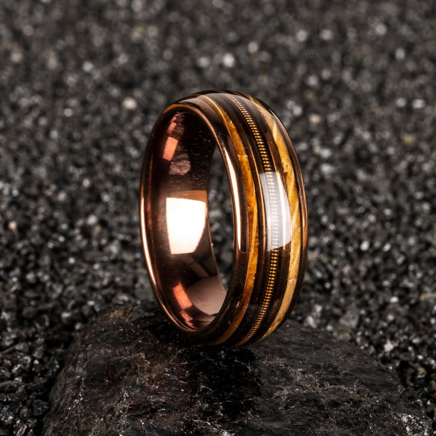 JEWPER 8mm Men Womens Wedding Band Tungsten Rings Brown Fashion Promise Carbide Inlaid Guitar Strings Whiskey Barrel Wood Matte Finish Edge Comfort Fit size 7-12(9)