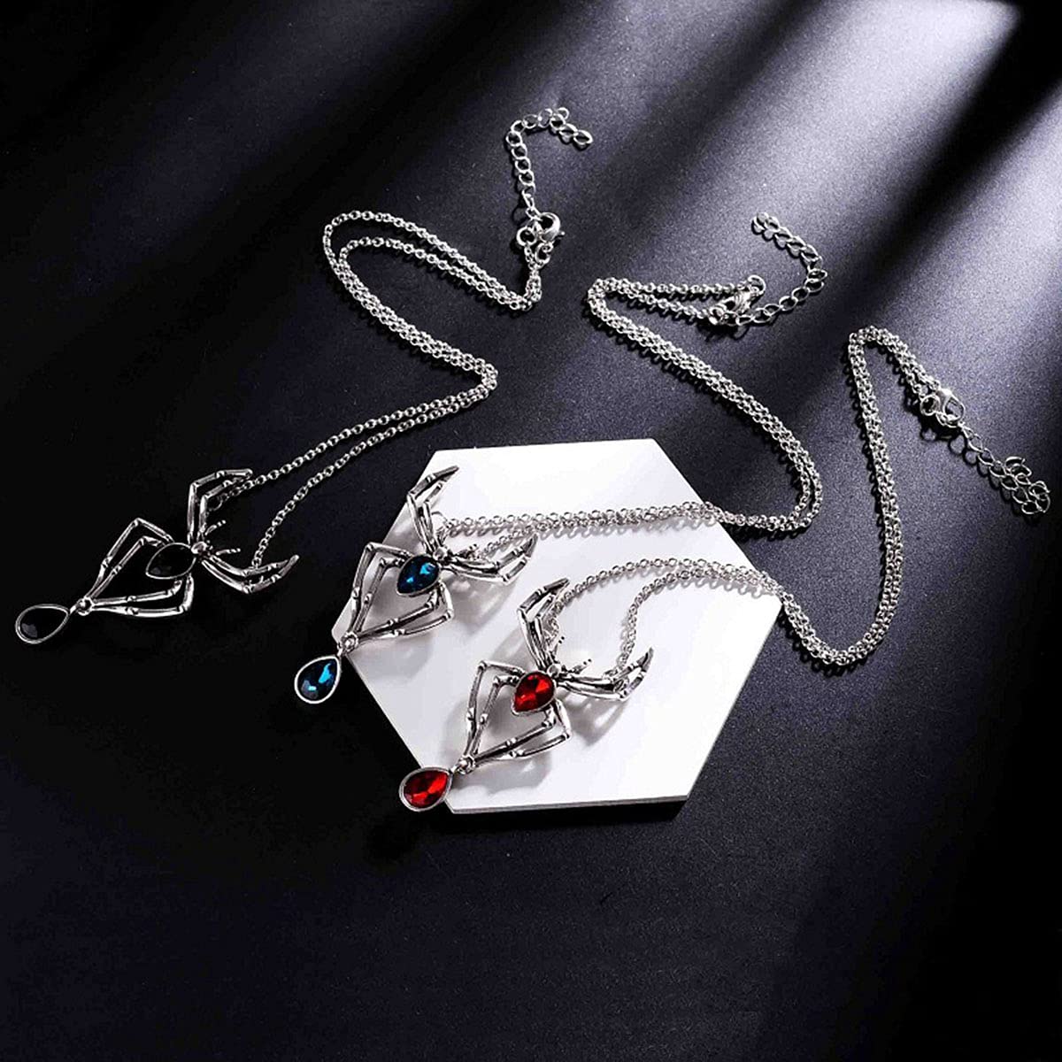 MIFYNN Vintage Gothic Spider Necklace Halloween Crystal Spider Pendant Necklace Punk Style Reptile Animal Jewelry for Woman (Purple)