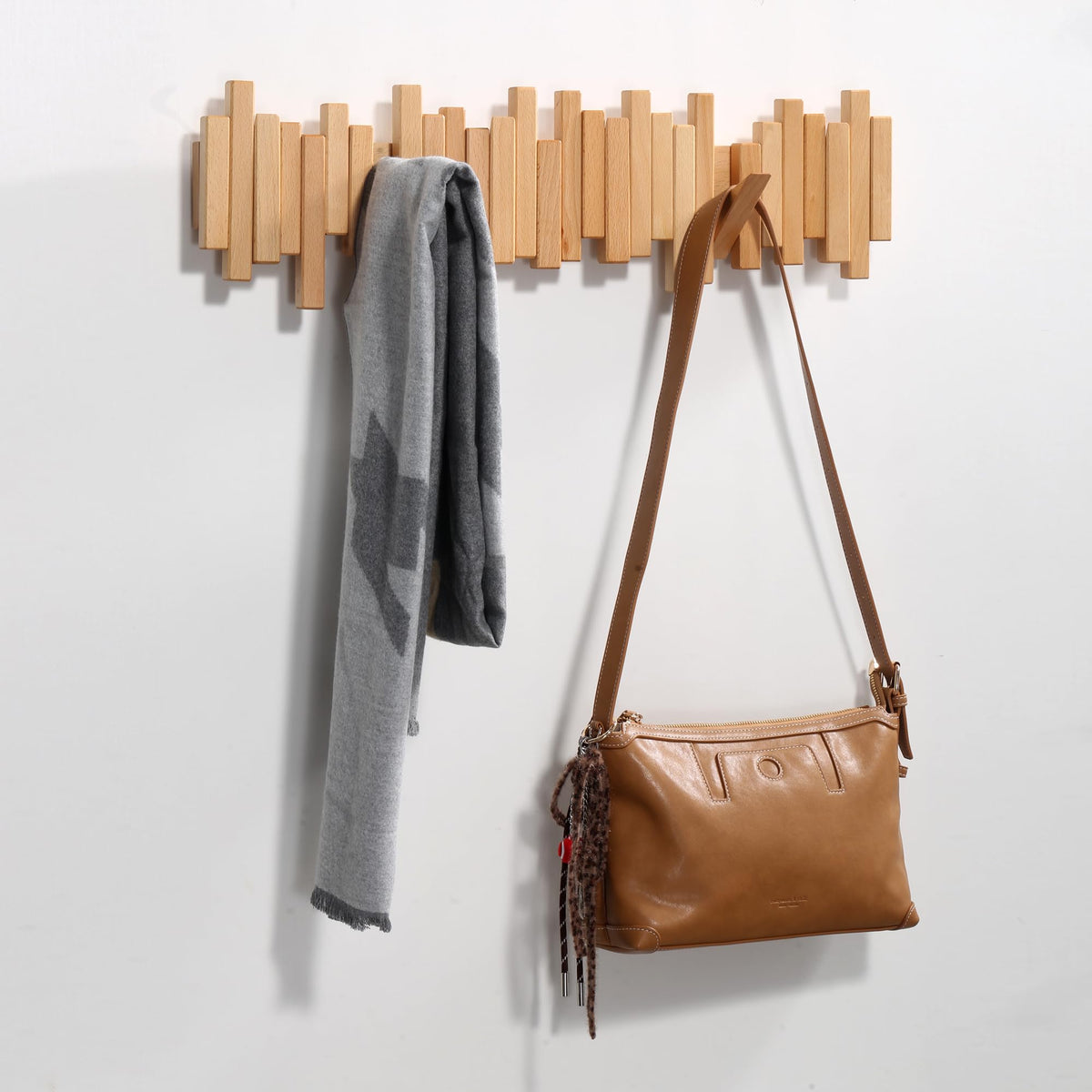 DESAINOPH® Wooden Coat Rack Wall Mounted Sticks Multi Rack Solid Handmade Natural Wood Artwork with 5 Flip-Down Unique Modern Hooks for Coats Bag Hat Umbrella