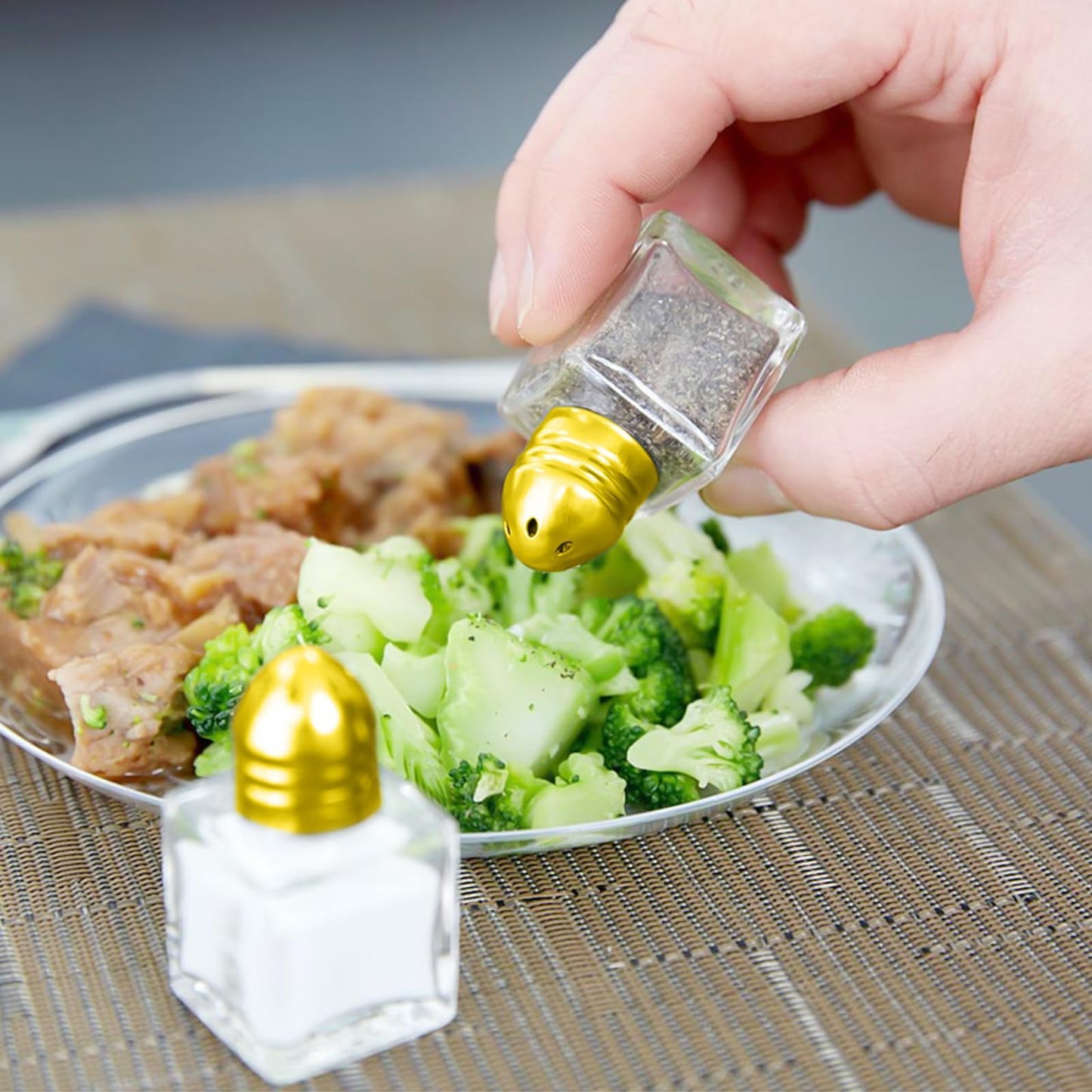 Set of 12 Mini Salt and Pepper Shakers Mini Spice Shaker Small Salt and Pepper Shakers 0.5 oz Glass Cube with 2 Pcs Funnel for Wedding Party Restaurant Home Kitchen Birthday Thanksgiving