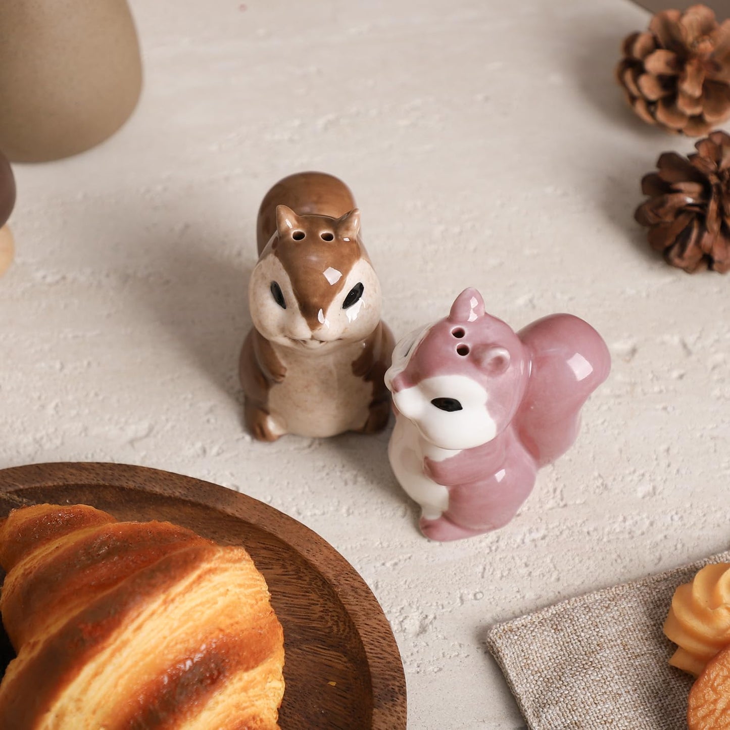 Bicuzat Ceramic Squirrels Salt Pepper Shakers Set, 2 PCS Set of Animal Salt and Pepper Shakers, Brown and Pink