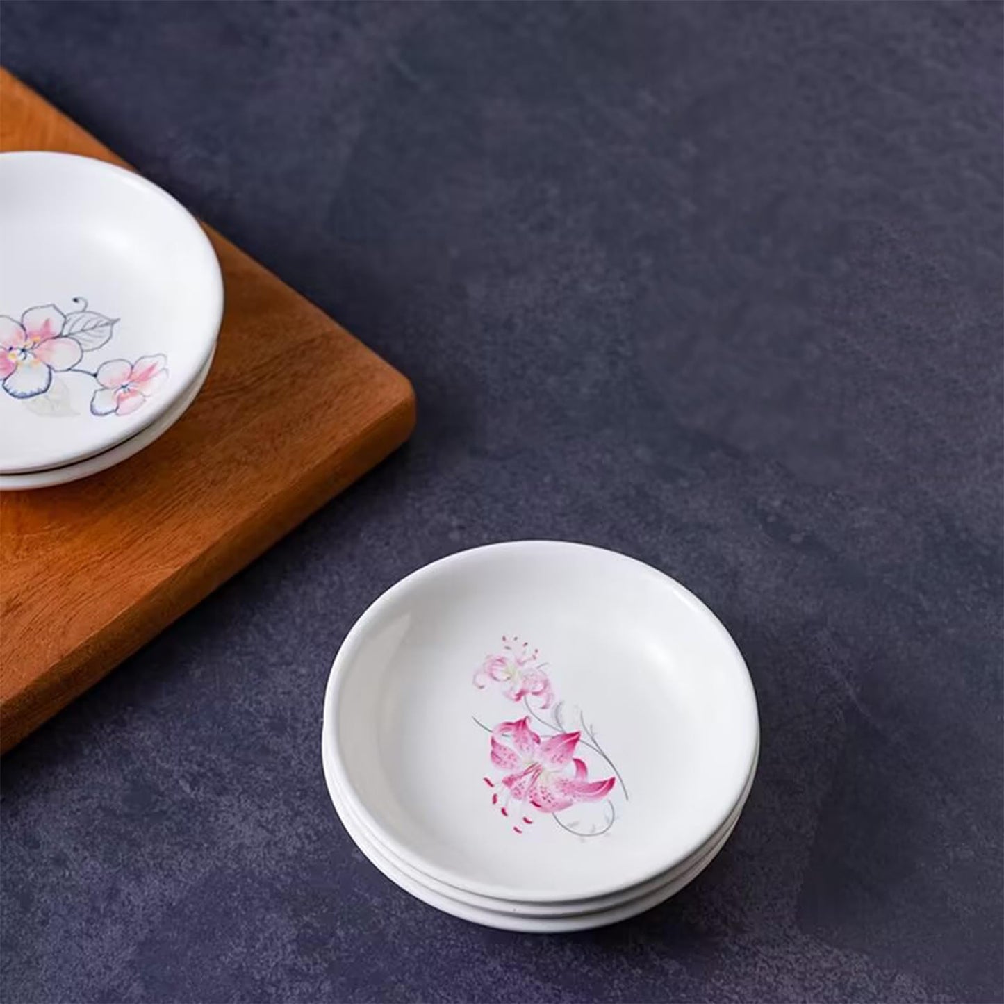 Autminia 4 Pack Saucer Dishes with Lily Pattern, Ceramic Dipping Bowls, 4 Inch Side Dishes Sauce Dishes for Sushi Sauce Snack, Porcelain Seasoning Dishes Appetizer Plates, Snack Serving Dishes