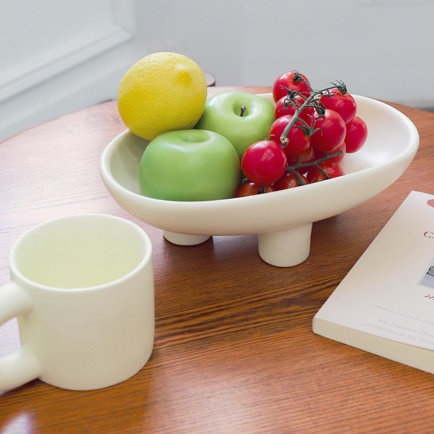 MELIUDEY Fruit Bowl Three-Legs Ceramic Fruit Bowl for Kitchen Counter, 12 Inch Fruit Basket Decorative Candy Bowl for Table Décor, Oval Large Bowls Key Bowl Home Table Décor (Crème 12 Inch)