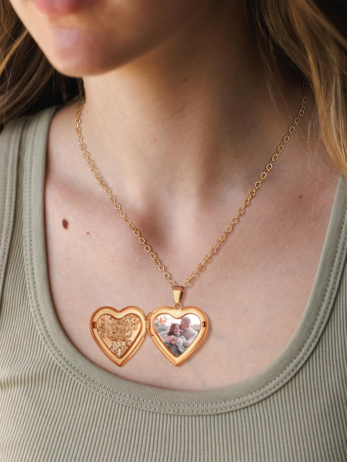 FindChic Photo Necklace for Women, Heart Locket Pendant with Picture Inside, Rose Gold Personalized Memorial Jewelry, Custom Gift for Mom Wife Girlfriend Birthday Valentine's Day
