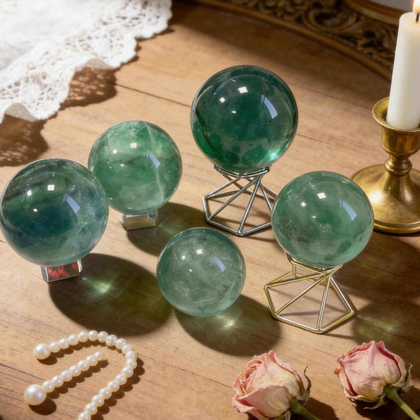 AierCrystal Natural Stone Crystal Sphere Feng Shui Home Decoration Ball Positive Energy Scrying Orb for Meditation Tool for Spiritual Space Purification Globe Diameter 6-7cm Green Fluorite Sphere