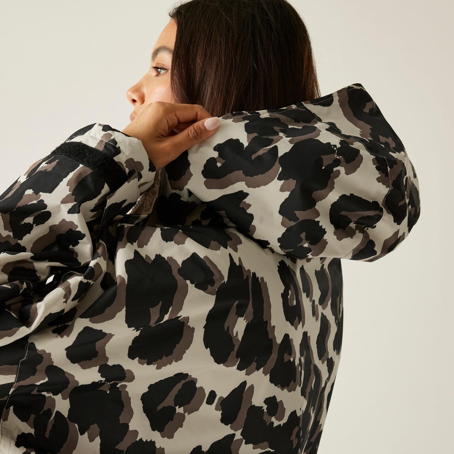 Regatta Outdoor Active Unisex Waterproof Changing Robe - True Leopard Print - SM