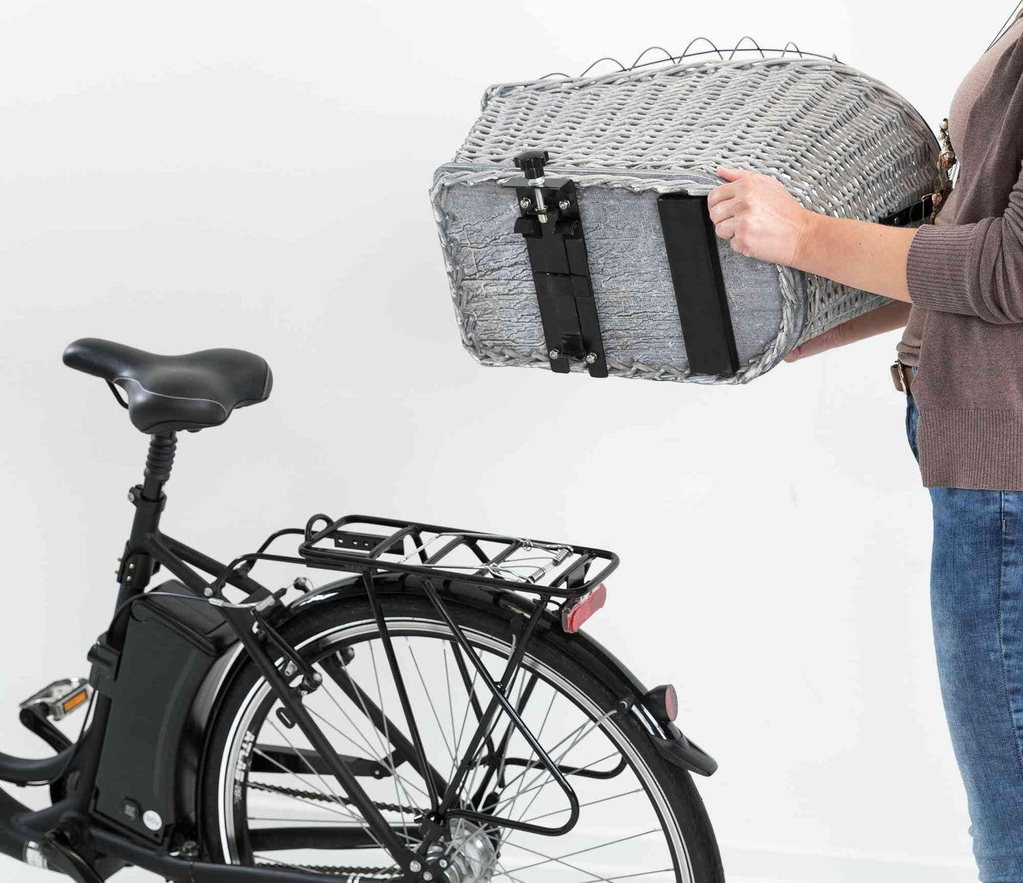 TRIXIE Bicycle Basket With Lattice for Rack, Willow/Metal, 35 x 49 x 55 cm, Grey, 2.259 kg