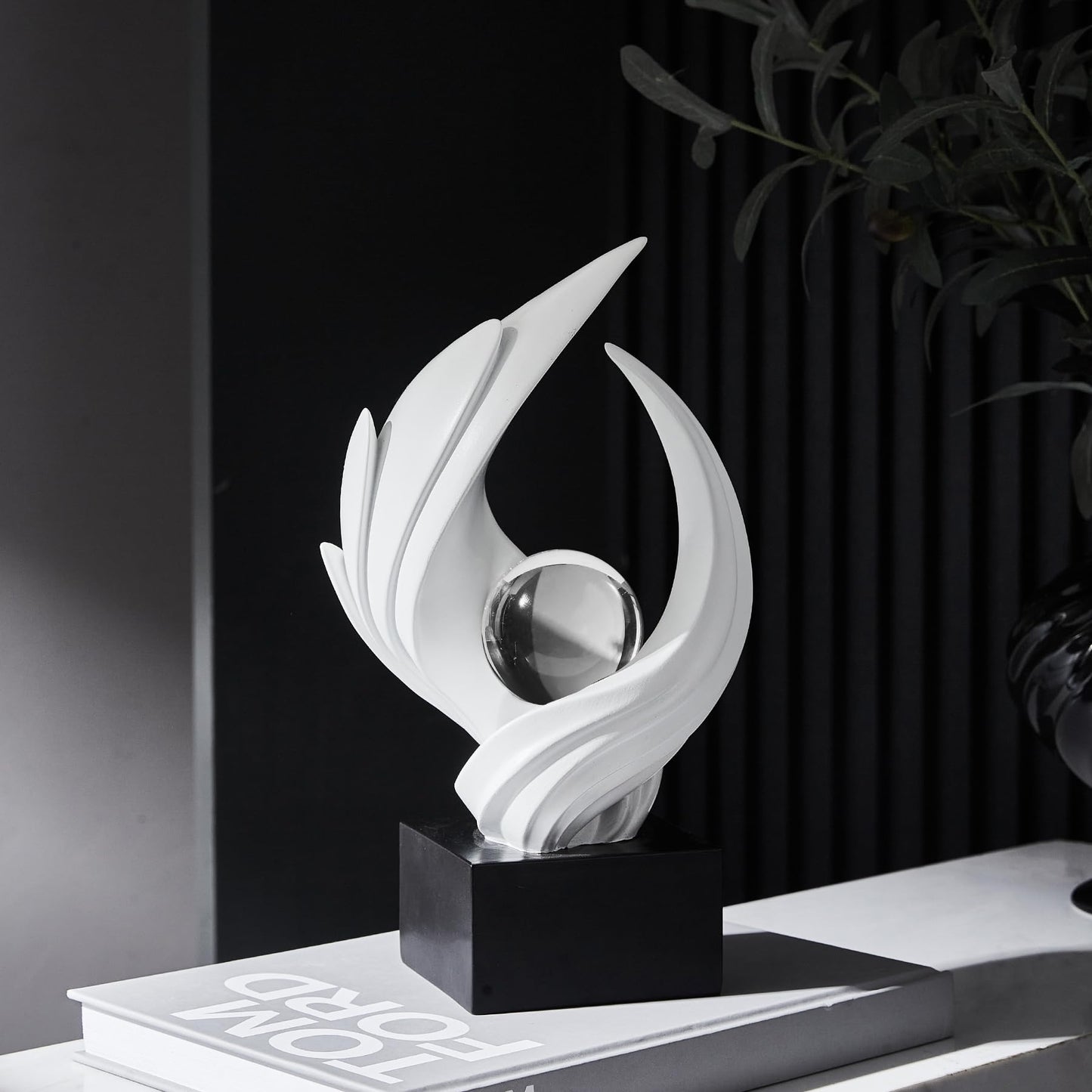 XYQXYQ Abstract Art Sculpture, Resin Gold Decorative Statue, Modern White Ornaments for Living Room, Decorativas Modernas for Coffee Table, Entryway & Office Collectibles (White)