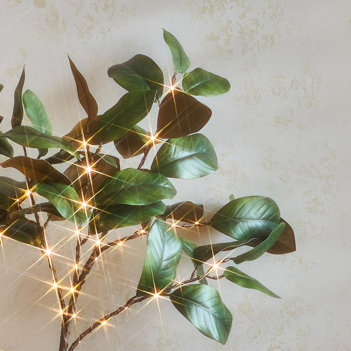 Hairui Lighted Magnolia Tree 6FT 280 LED Fairy Lights, Faux Plant Tree with Lights for Home Holiday Spring Decoration