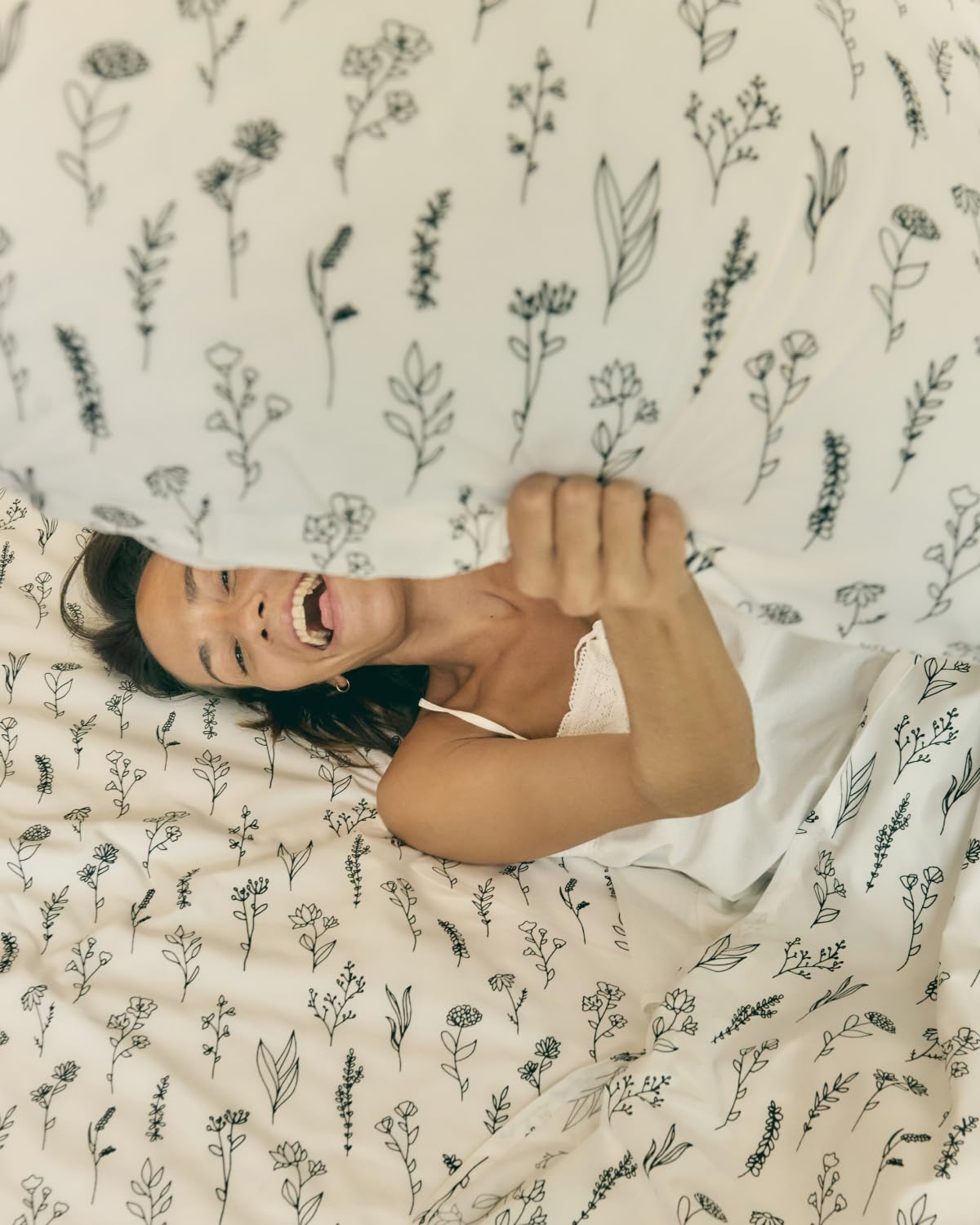 Floral Sheets - Black & White Floral Bed Sheet Set - 1 Flat, 1 Fitted & 2 Pillowcases w/ Deep Pockets - Comfy, Wrinkle & Fade Free - Boho Botanical Bedding - Soft, Breathable & Cooling - Full Size Set