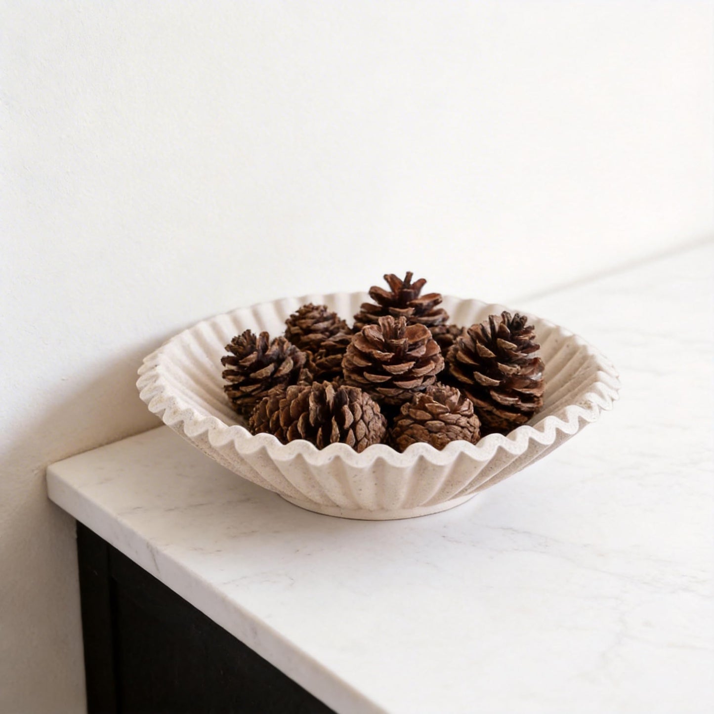 XYQXYQ Modern Decorative Bowl 8.6" - Scalloped Ruffle Centerpiece for Home Decor, Multi-Use Fruit/Candy/Key Bowl for Coffee Entry Table & Kitchen Counter, Artificial Stone Aesthetic Bowl (Beige)