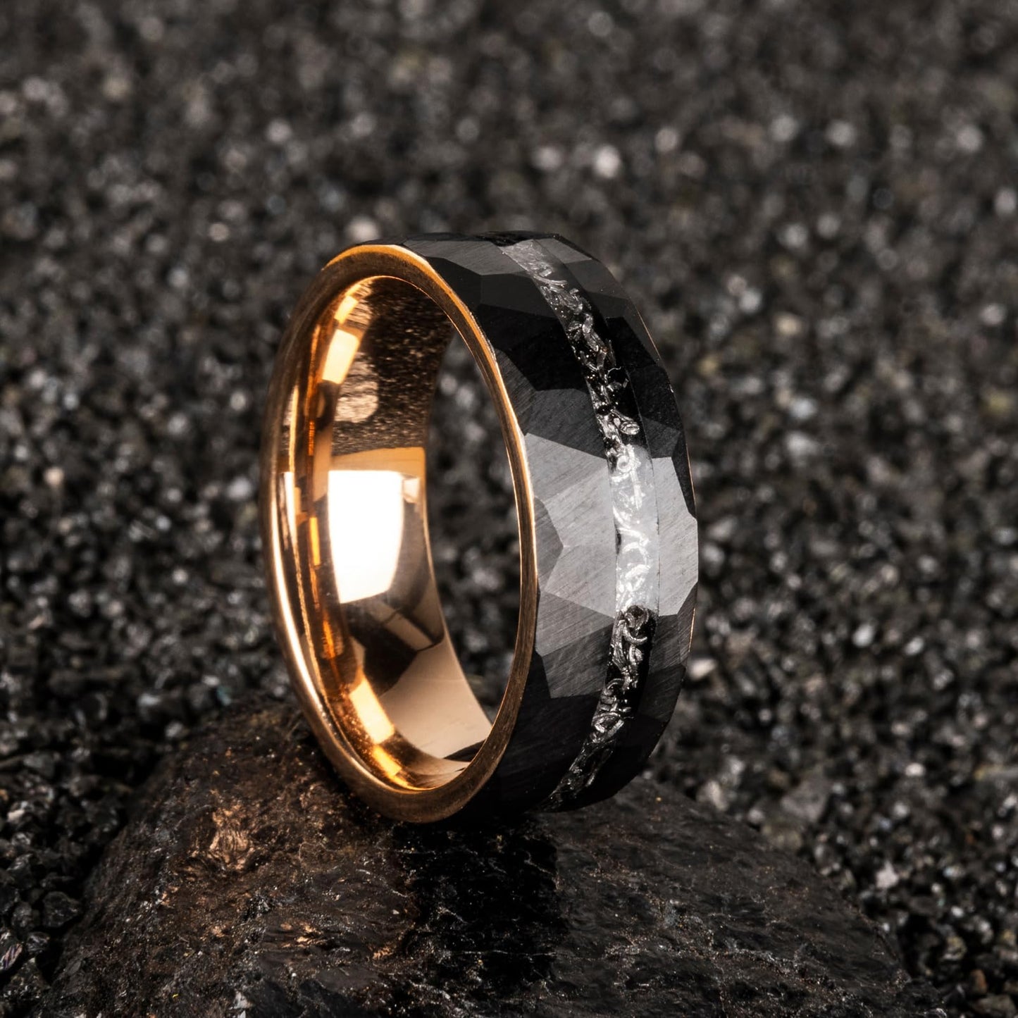 JEWPER 8mm Men Womens Wedding Band Tungsten Rings black rose gold Hammer pattern Fashion Promise Carbide Inlaid Iron Filings Matte Finish Edge Comfort Fit size(12)