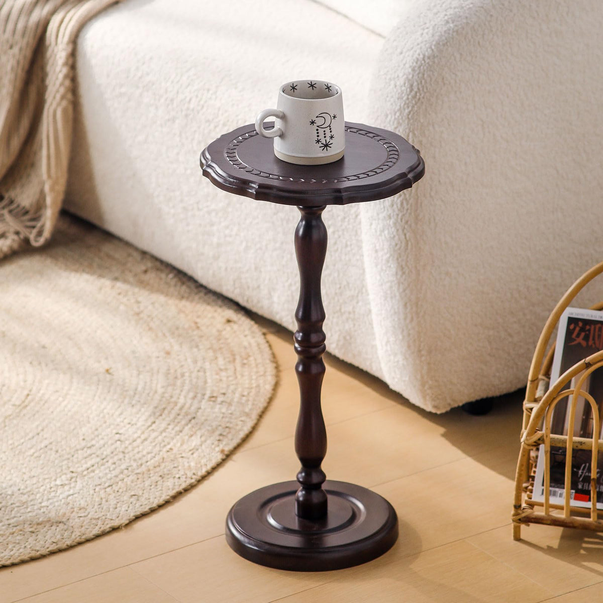 HuiDao 100% Solid Wood Round Side Table, Small Drink Table for Small Spaces, Modern End Table Accent Nightstand for Bedroom, Living Room, Corners and Office, Brown