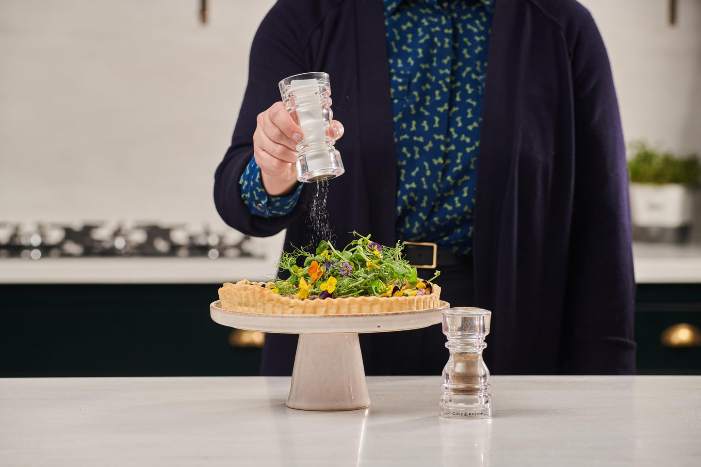 Cole & Mason London 5" Acrylic – Durable Lightweight Seasoning Shaker for Salt, Pepper, or Spices – Easy to Refill & Clean – Clear Acrylic Body for Modern Look & Fill Visibility