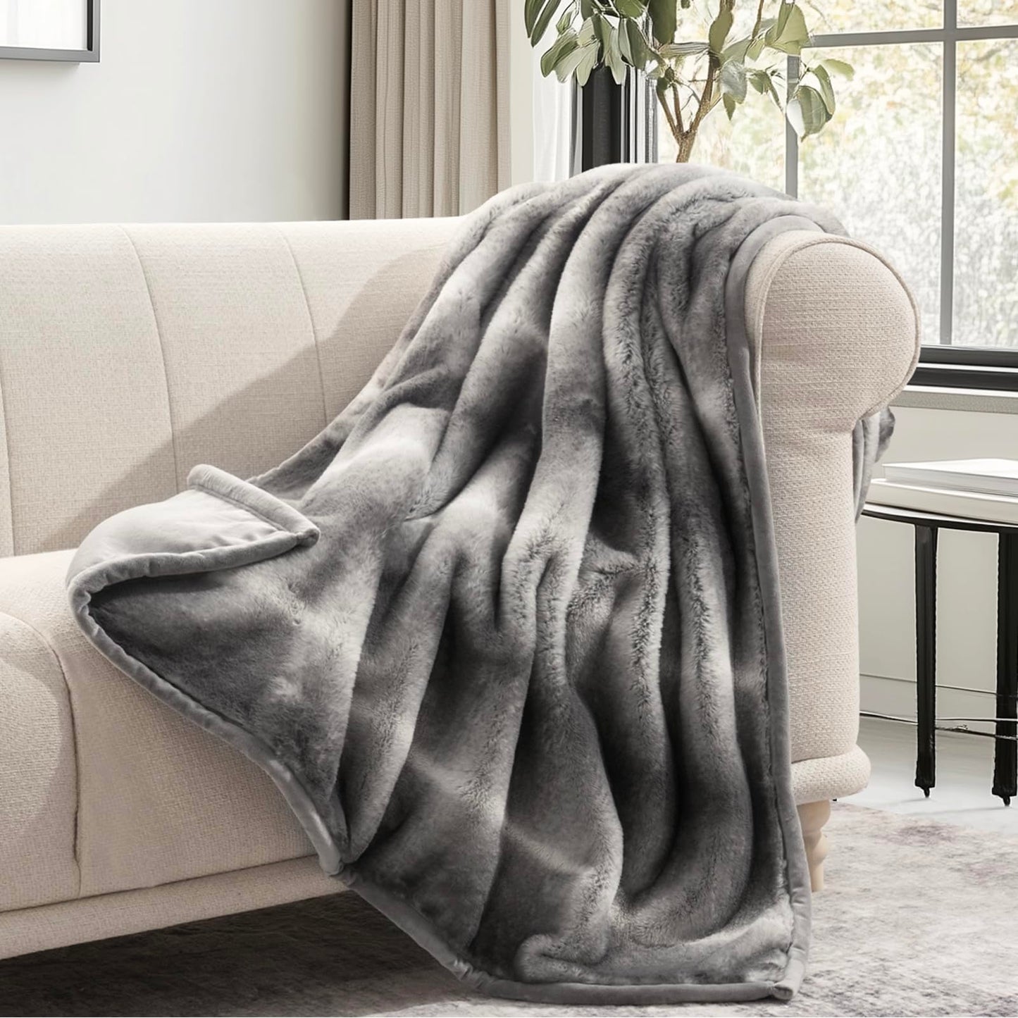 EVERGRACEHOME Ultra Soft Luxury Fluffy Mink Faux Fur Throw Blanket, Thick Warm Fall Winter Blankets for Bed, Couch, Cozy Plush Reversible Blanket for Chair, Sofa (Ombré Silver Onyx, 60"x80")