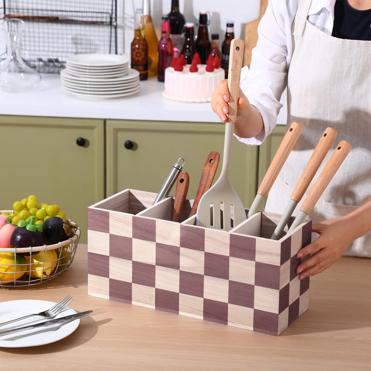 RoRofunny Extra Large Checkerboard Wooden Utensil Holder with 4 Compartments, 15.7" Long Farmhouse Kitchen Organizer, Rustic Cooking Tools Caddy for Countertop Spatulas Spoons Whisks