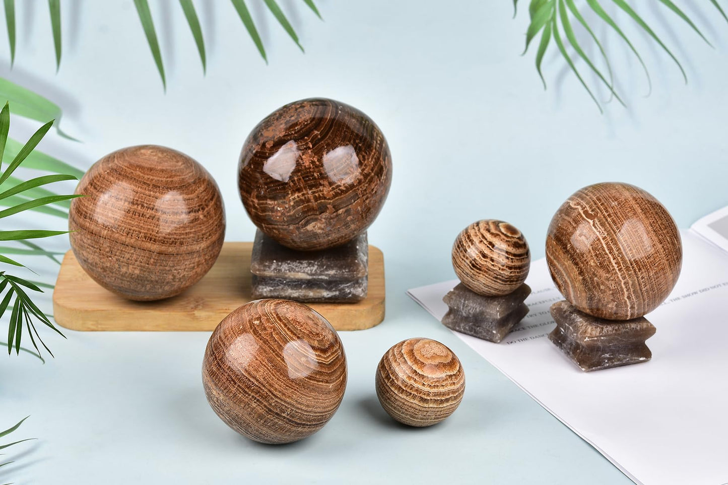 AMOYSTONE Moroccan Onyx Ball Divination Sphere Yellow Agate Decorative Ball Natural Healing Crystals Striped Sphere for Feng Shui 41-50mm with Stone Stand