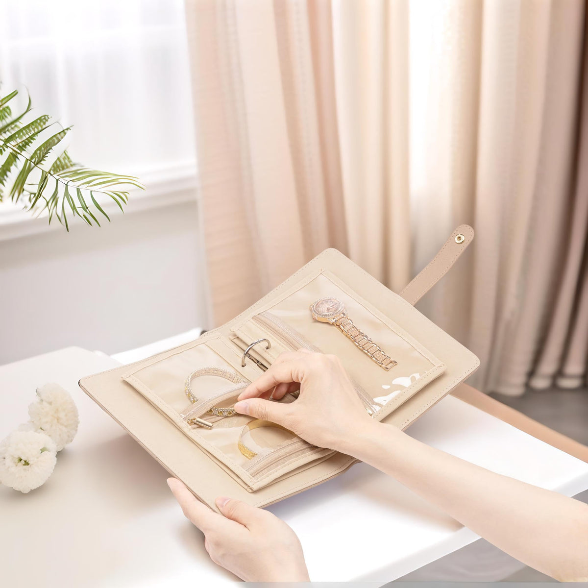VLANDO Jewelry Book Organizer - Leather Travel Jewelry Case with 5 Detachable Pages for Necklaces, Rings, Earrings, Tangle-Free, Giftable, Latte