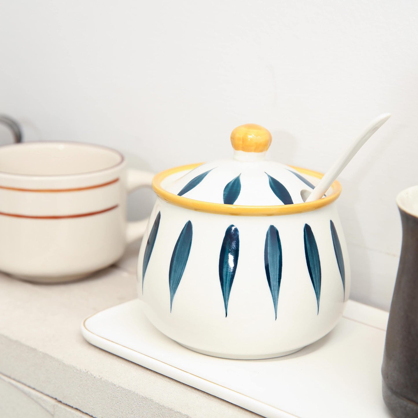 mehrido Porcelain Sugar Bowl with Lid and Spoon, 12 Ounce Ceramic Sugar Jars for Kitchen and Home, Farmhouse Sugar Container for Coffee Bar, Sugar Container Dishwasher Safe