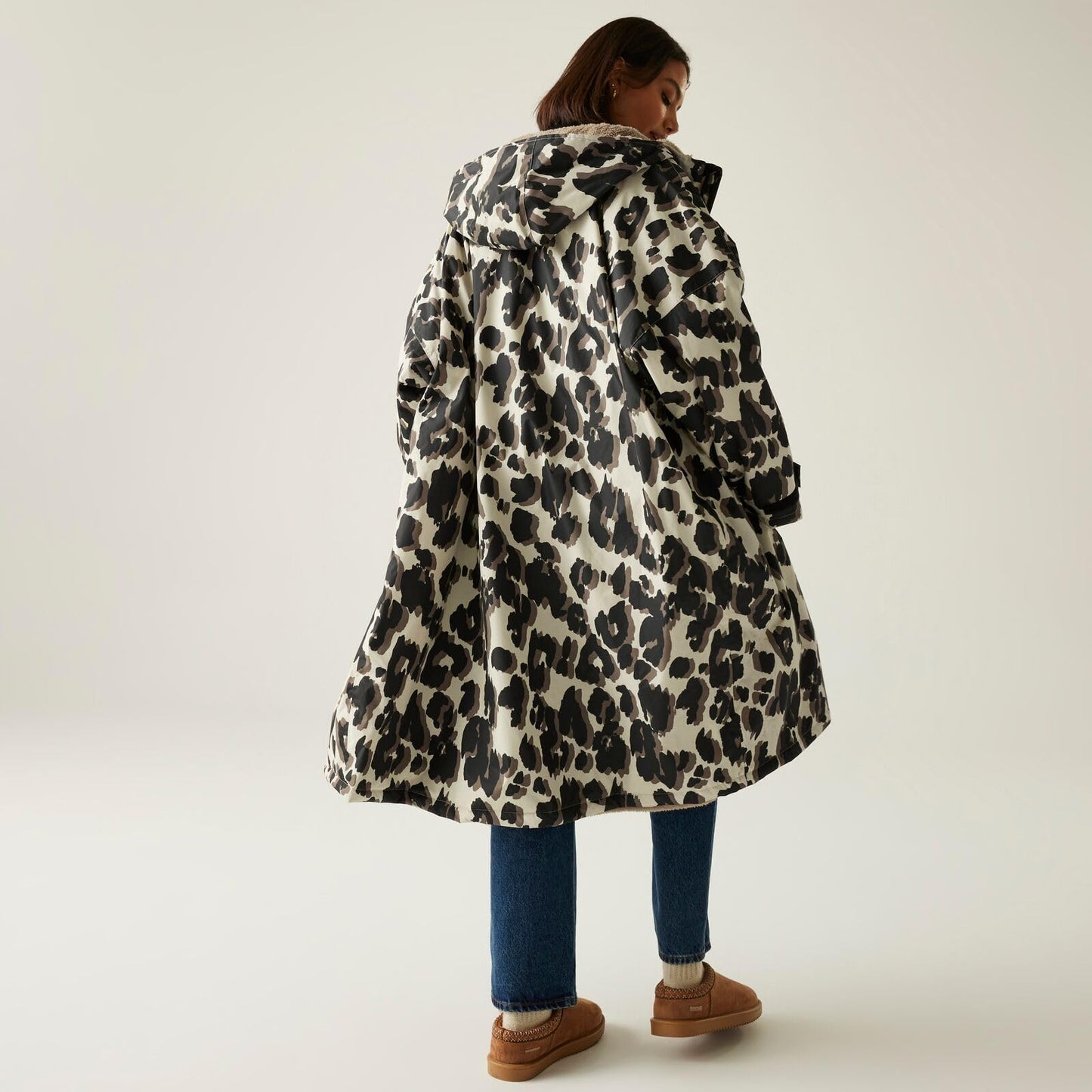 Regatta Outdoor Active Unisex Waterproof Changing Robe - True Leopard Print - SM