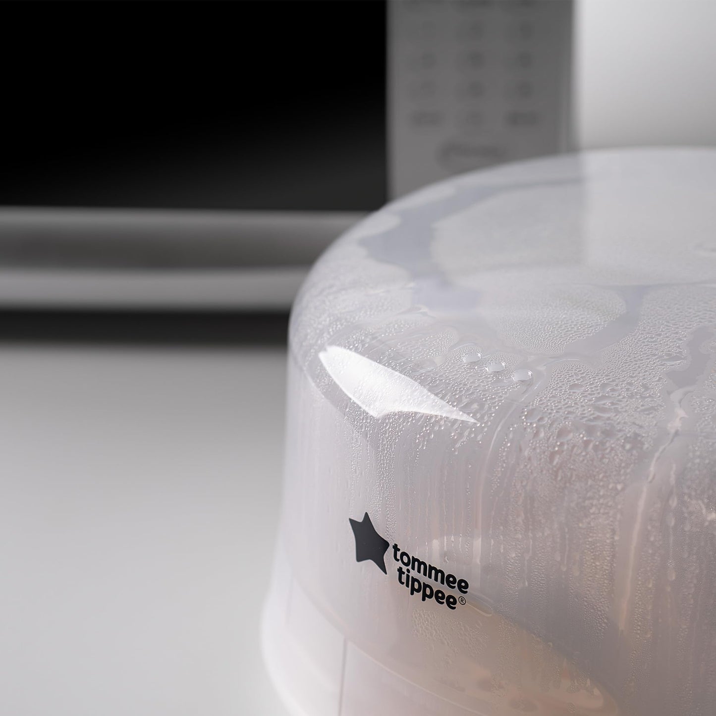 Tommee Tippee Microwave Steam Steriliser for Baby Bottles, Soothers, Breast Pumps and Feeding Accessories, Kills Viruses and 99.9% of Harmful Bacteria, 4-Minute Sterilisation Cycle