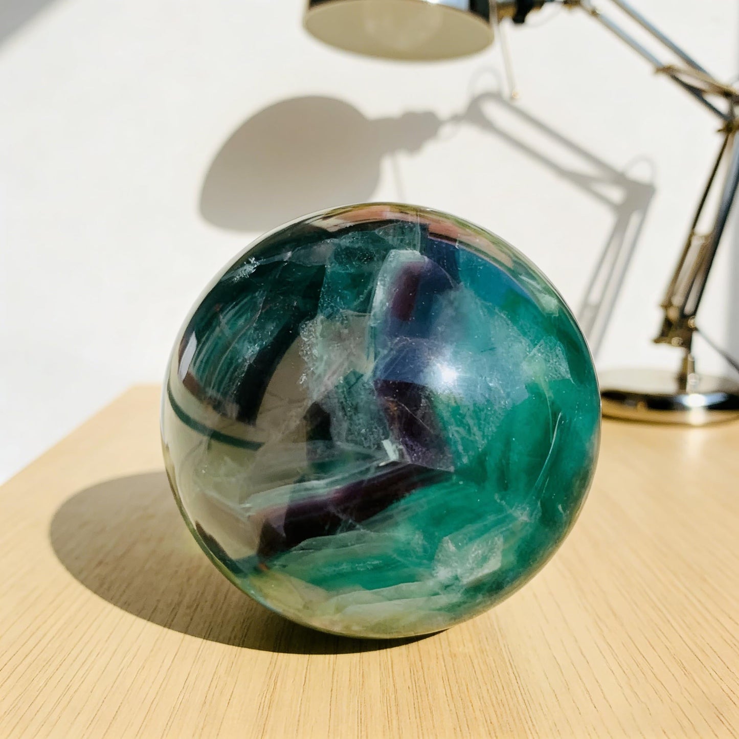 AierCrystal Natural Stone Crystal Sphere Feng Shui Home Decoration Ball Positive Energy Scrying Orb for Meditation Tool for Spiritual Space Purification Globe Diameter6-7cm Fluorite Sphere
