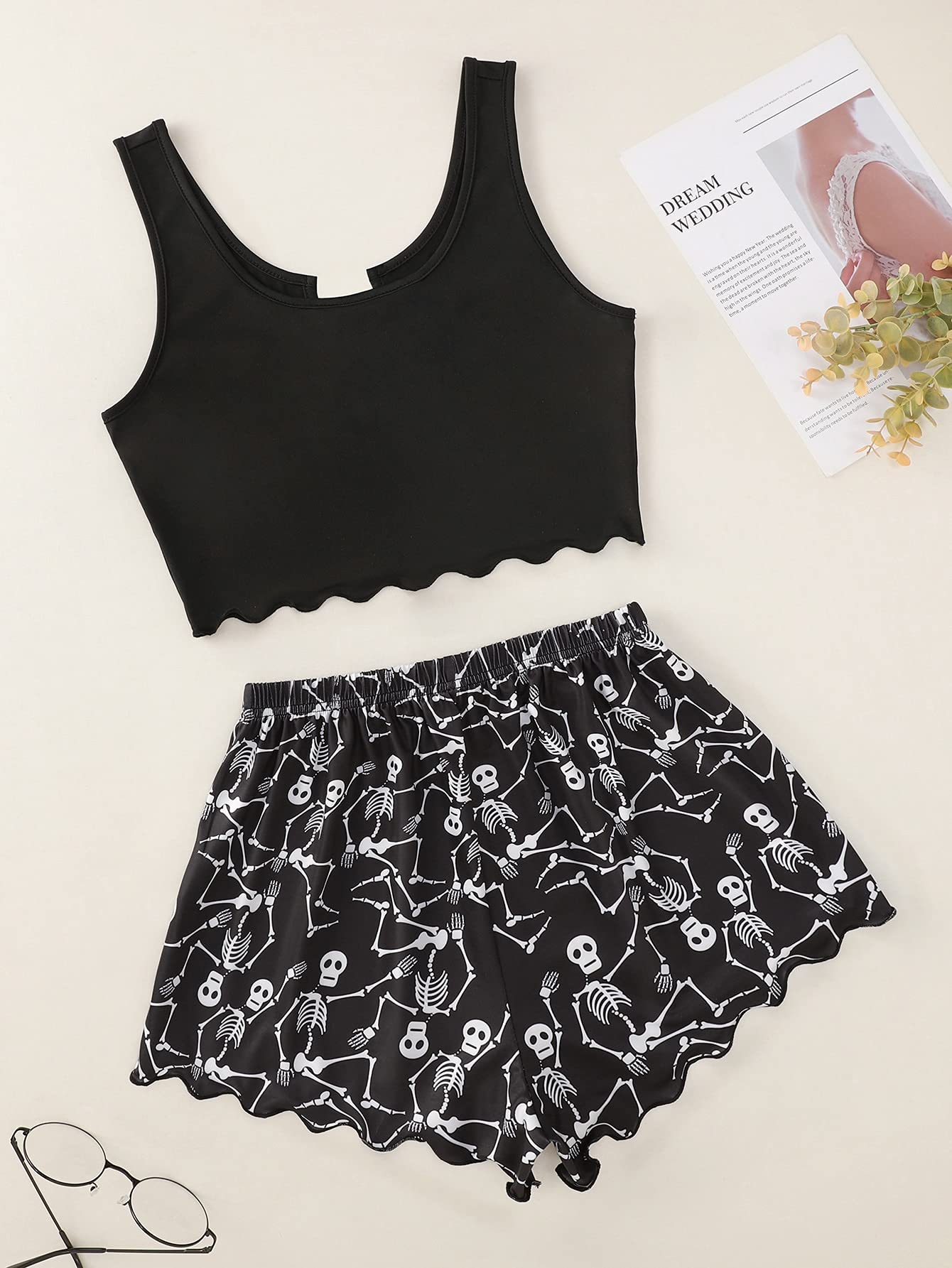 WDIRARA Women's Plus Size Sleepwear Cute Cartoon Print Scalloped Tank Top and Shorts Pajama Set Black and White 1XL