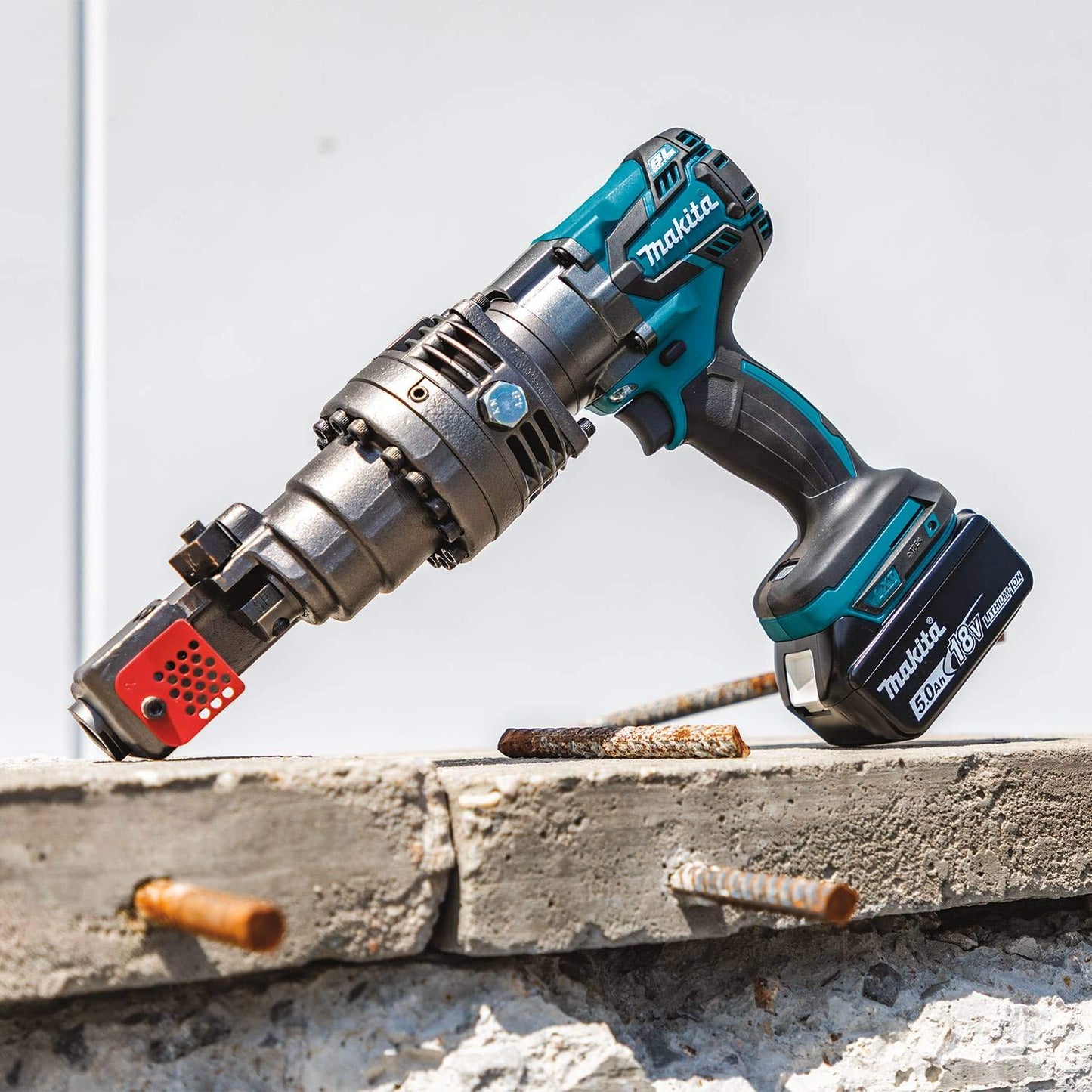 Makita XCS04T1 18V LXT® Lithium-Ion Brushless Cordless Rebar Cutter Kit (5.0Ah)