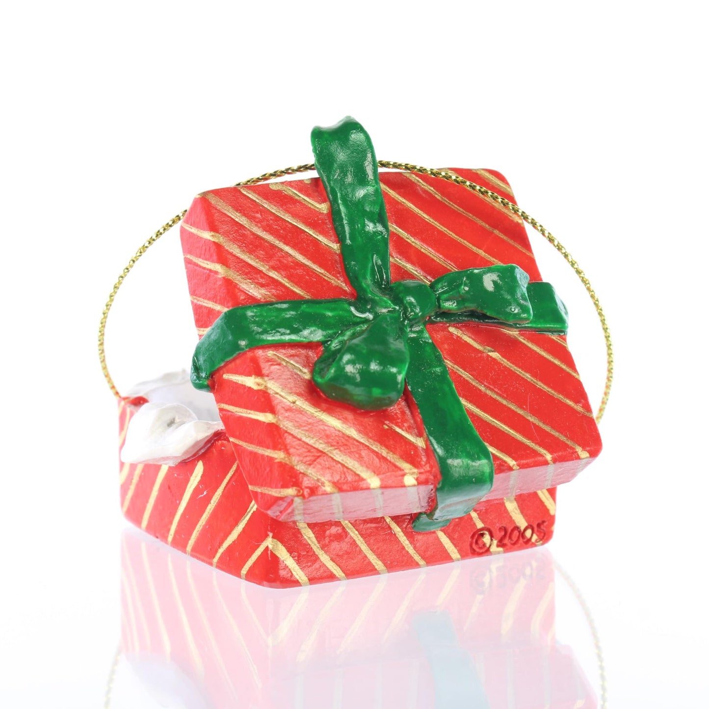Giraffe in a RED Gift Box Christmas Ornament New Resin RGBA20