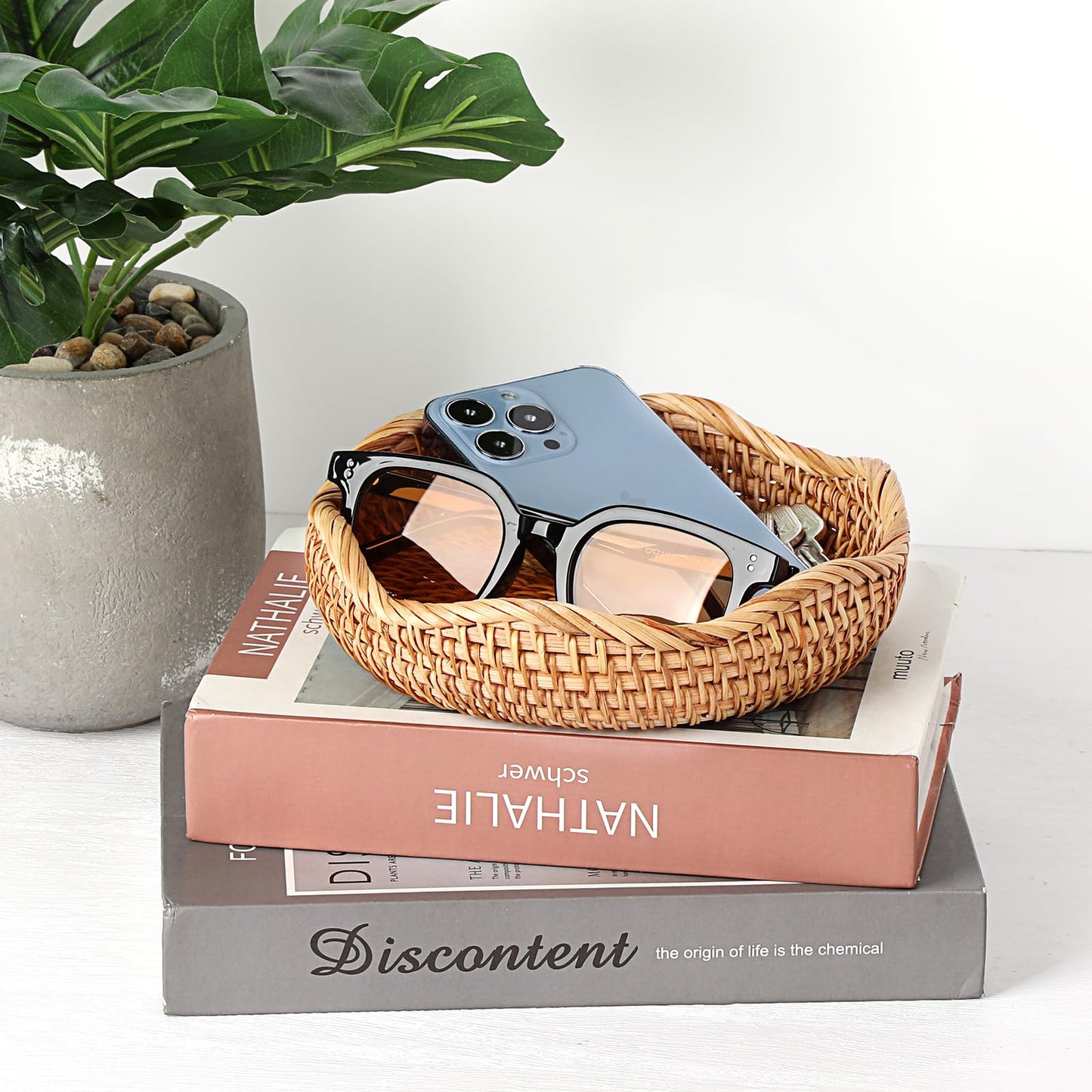 Hipiwe Round Key Basket Bowl for Entryway 7.3" Natural Rattan Fruit Bowl Woven Wicker Basket Serving Tray Rattan Organizer Decorative Baskets for Kitchen Counter Bedside Living Room