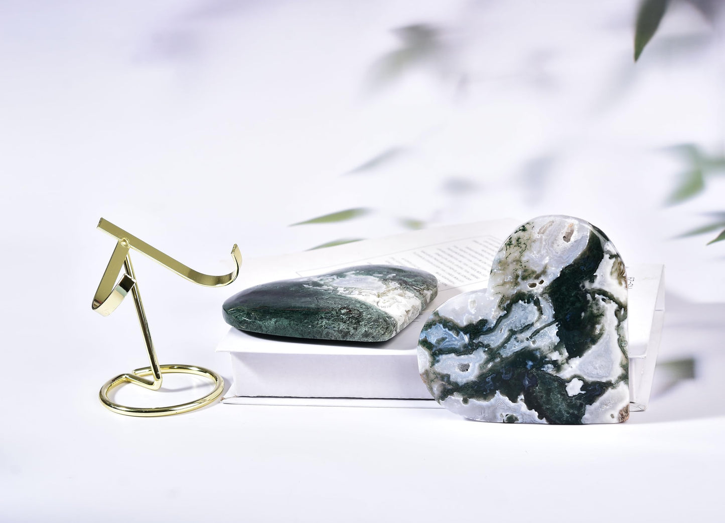 AMOYSTONE Large Heart Shaped Rock Stone Moss Agate Heart Rock Collection Mineral Specimen Home Office Decor, 4.5-5"/pc with Golden Alloy Bracket