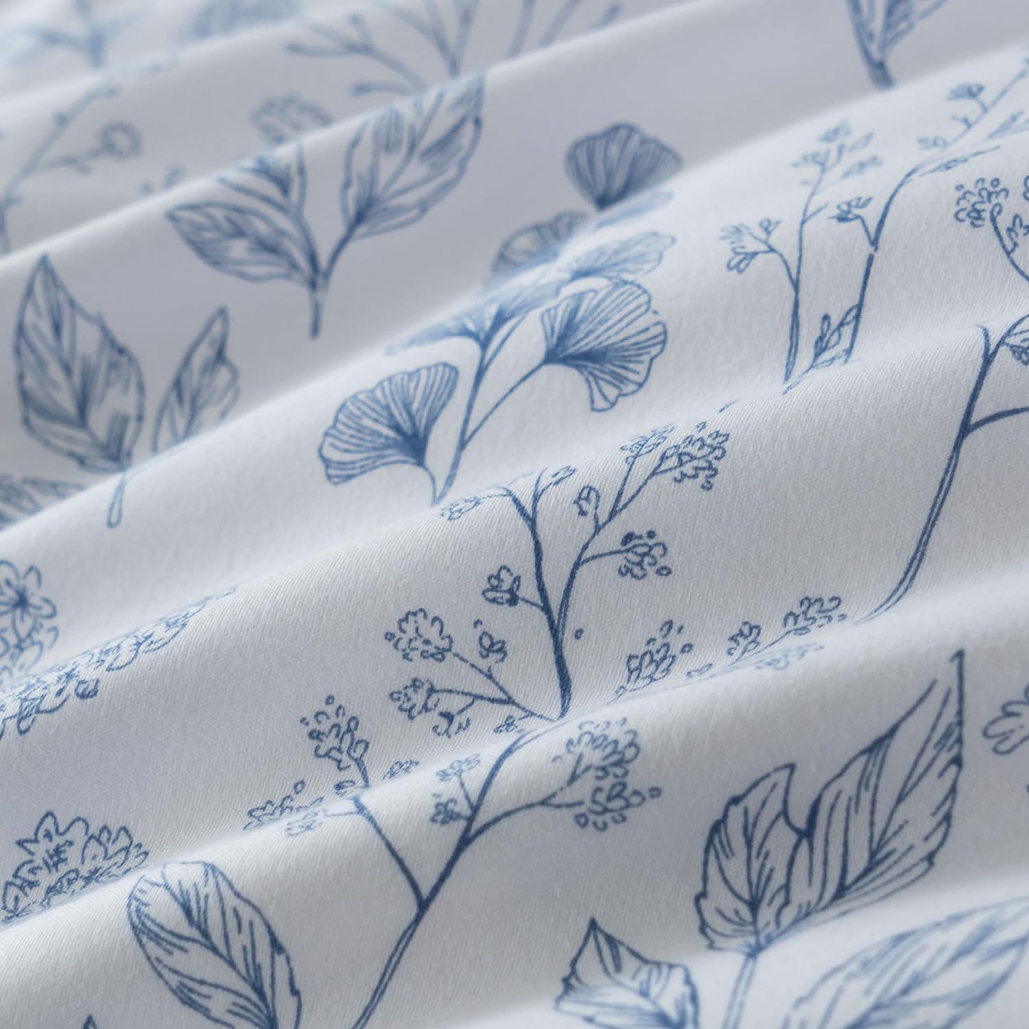 BUPIRD Queen Floral Comforter Set 3 Pieces Soft Cute Bedding Blue Flower Print Botanical Garden Style Comforter and 2 Pillowcases