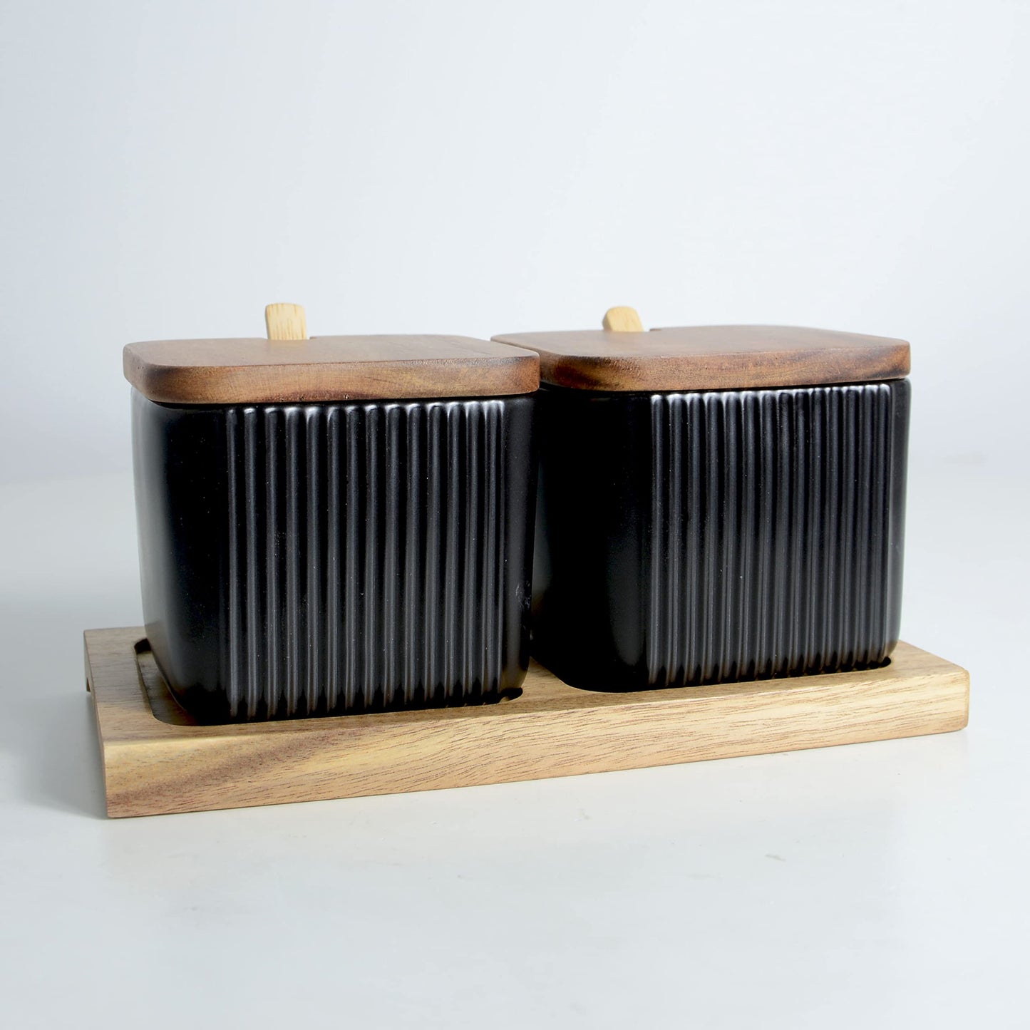 BIHOIB Black Porcelain Sugar Bowl Condiment Pot Salt Container with Wooden Lid, Spoon and Tray, Modern Spice Box Seasoning Jar, Set of 2