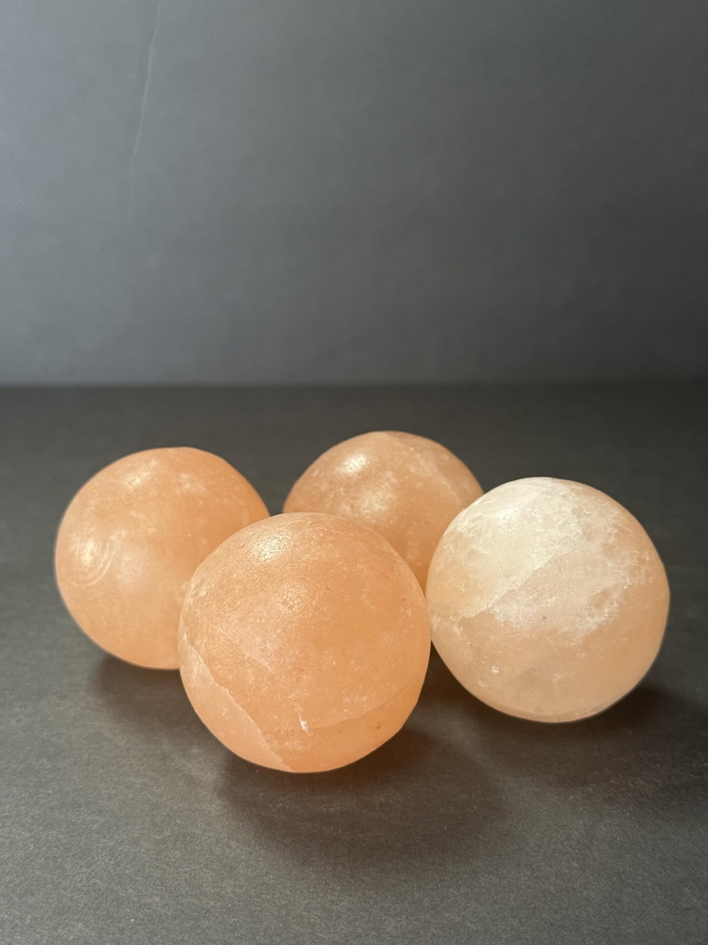 Rock Salt Wellness Bowl 4.92 in with Wooden Base with 4 Piece Balls