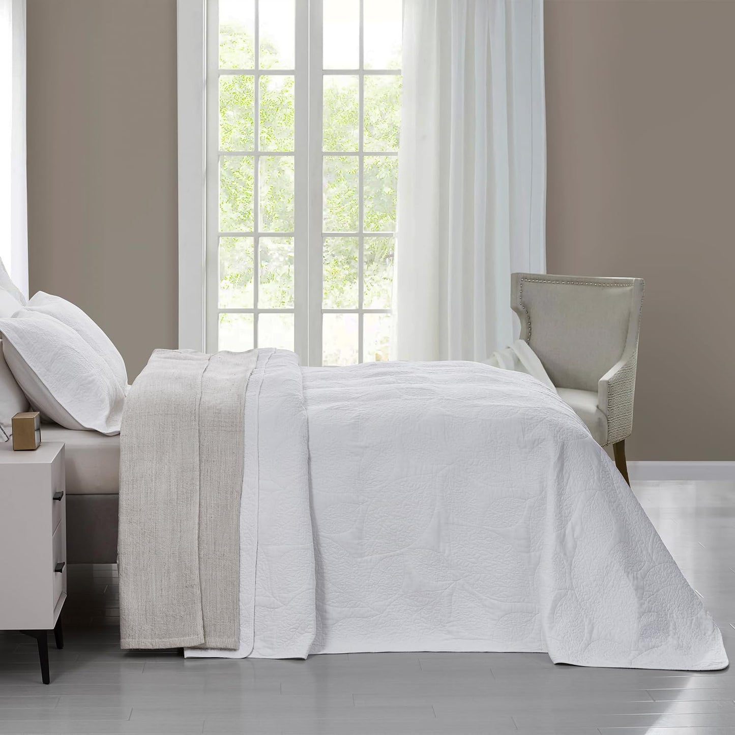 CHIXIN Botanical Cotton Quilt King Size - Real Stitching Leaf Pattern - Quilted Bedspread Coverlet Set, Ultra Soft, Lightweight, Reversible, 3 Piece, Pure White