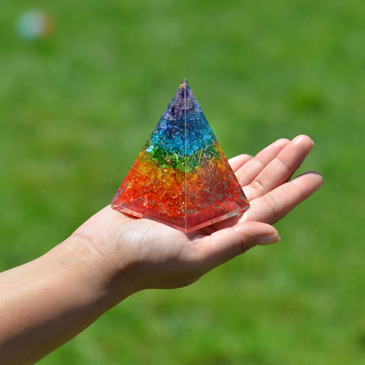Orgonite Crystal Pyramid - Chakra Balancing Orgone Energy Generator Healing Stone Pyramid for Spiritual Healing, Reki Gift and Meditation (Crown Chakra Symbol)