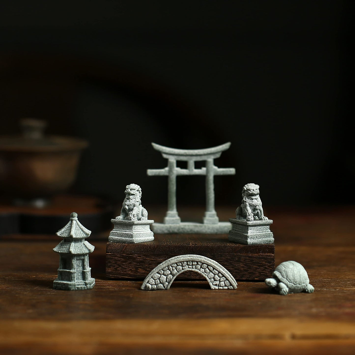 Sdeetesamjun 6 PCS Mini Zen Garden Accessories, Miniature Garden Bridge Foo Dogs Torii Gate Sandstone Figurines Meditation Zen Decor Japanese Fish Tank Terrarium Bonsai Decorations (Art Deco)