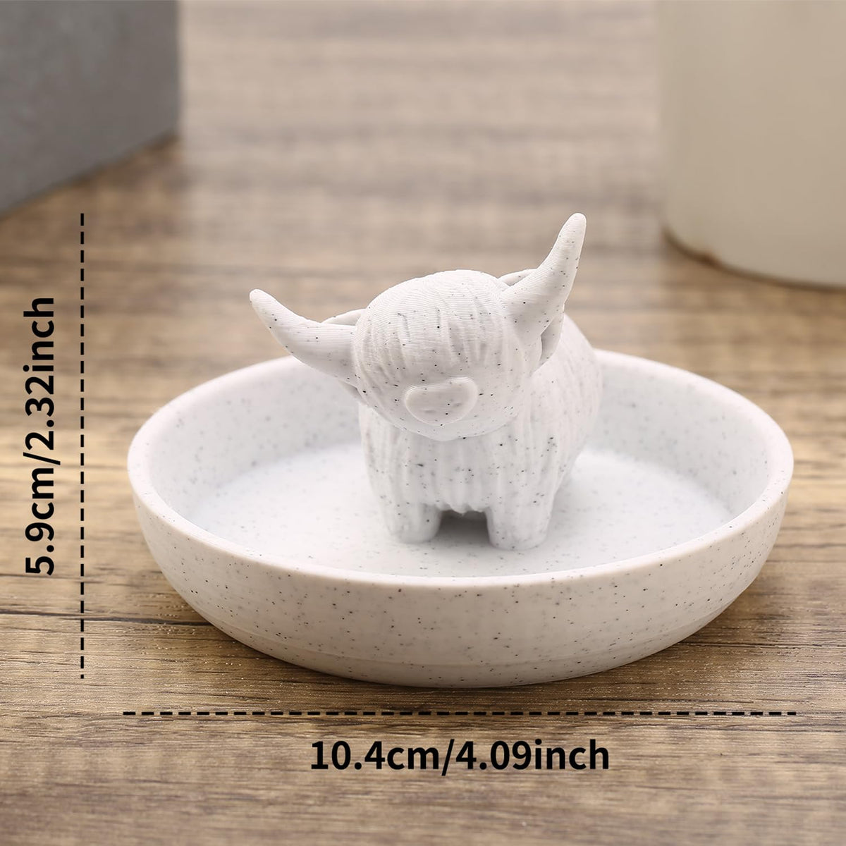 Awsaccy Highland Cow Ring Holder with Circular Dish, 3D Printed Plastic Farmhouse & Bohemian Style Cute Unique Women Gifts Stuff Ring Jewelry Plate Organizer for Bathroom Office Home Room Desk Decor