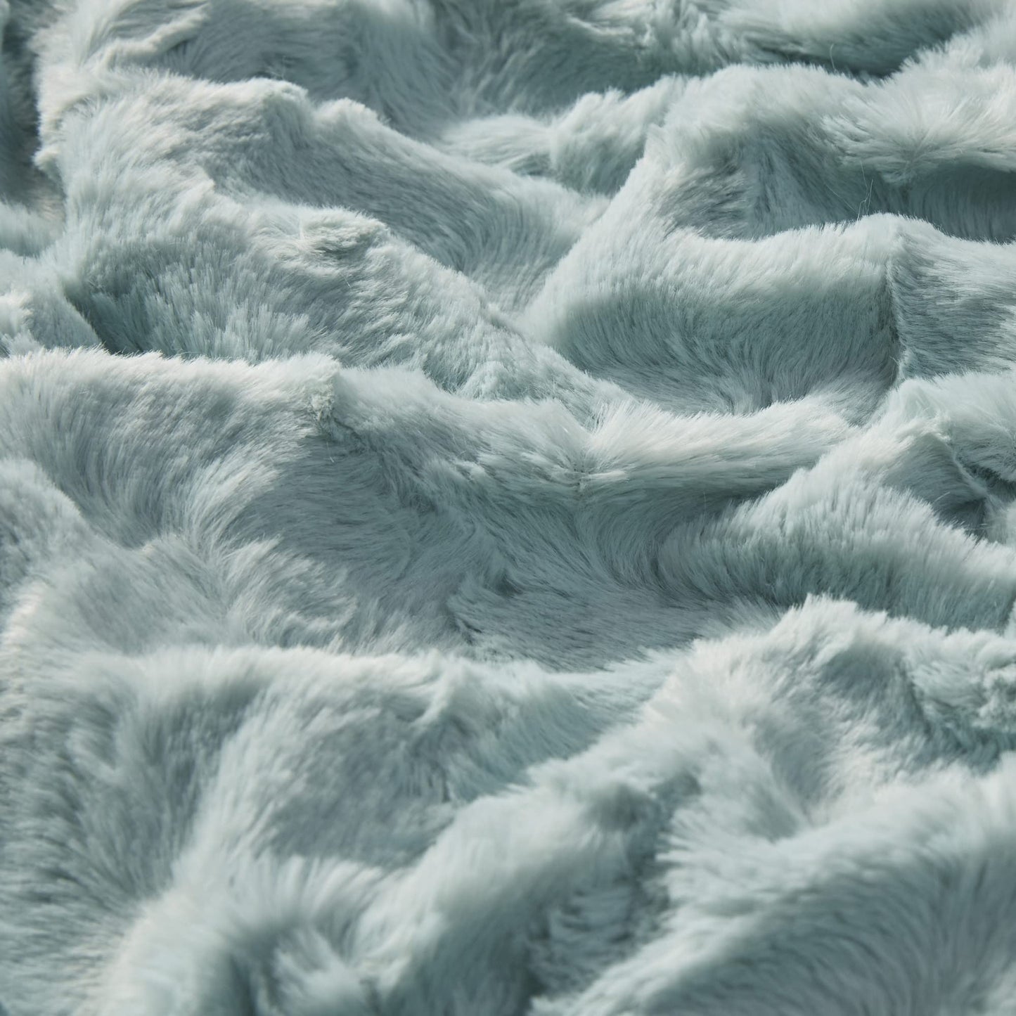 Madison Park Zuri Soft Plush Luxury Oversized Faux Fur Throw Animal Stripes Design, Faux Mink On The Reverse, Modern All Seasons Blanket for Bed, Sofa Couch, Office, Aqua, 60x70