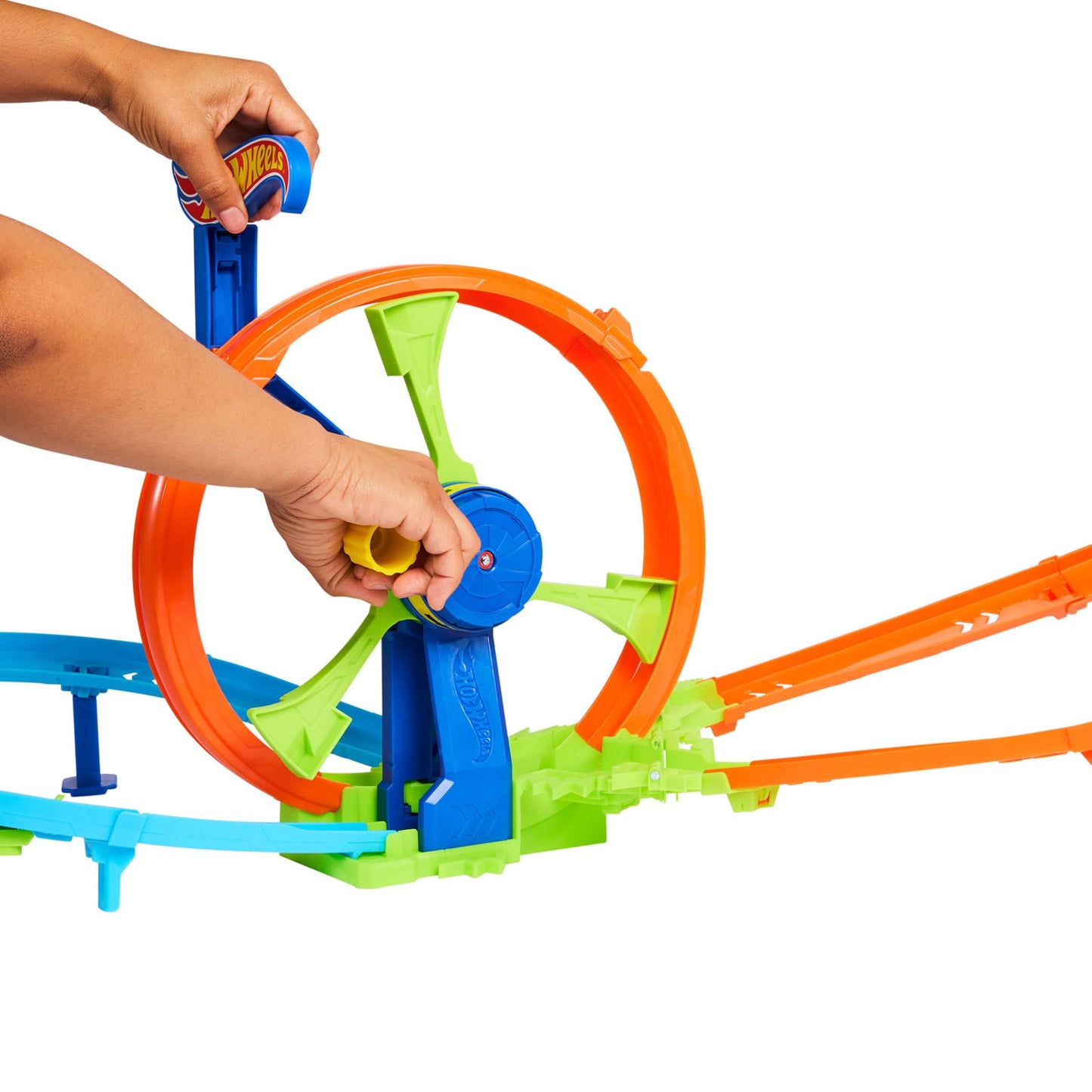 Hot Wheels Toy Car Track Set, Launch and Loop Playset & 1:64 Scale Die-Cast Vehicle, Crash Area on Figure 8 Track with Loop-Kicker Booster, JBX65