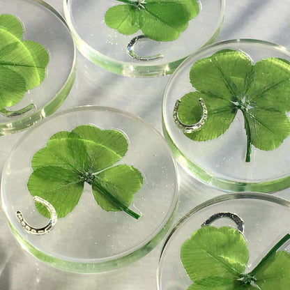 Real Four Leaf Clover Good Luck Pocket Token, Preserved, 1.25”, Including Metal Horseshoe Object (Silver)
