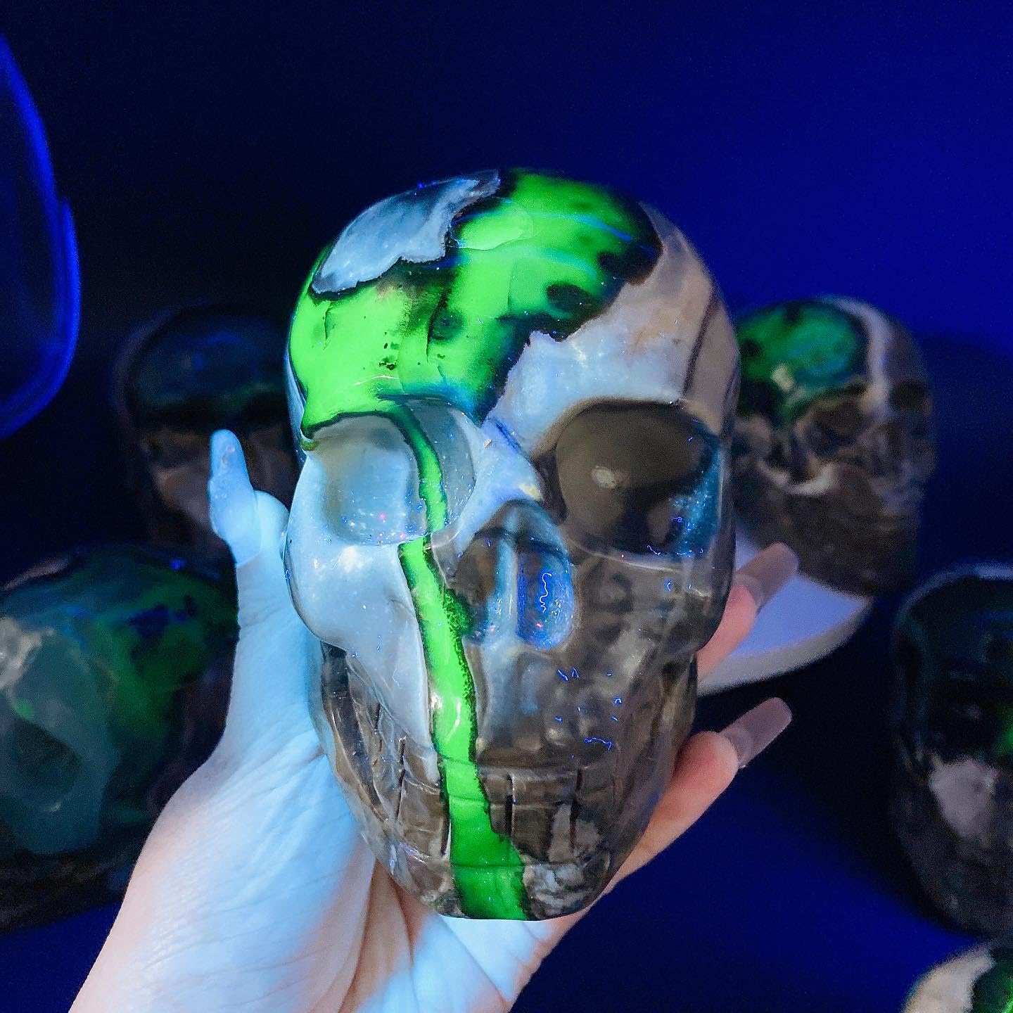3-4 inch Volcanic Agate Skull - Large Crystal Carving Mystic Statue, Healing Crystals & Gemstone Decor, Polished Stones for Spiritual Healing (8-10 cm, 400-500g)