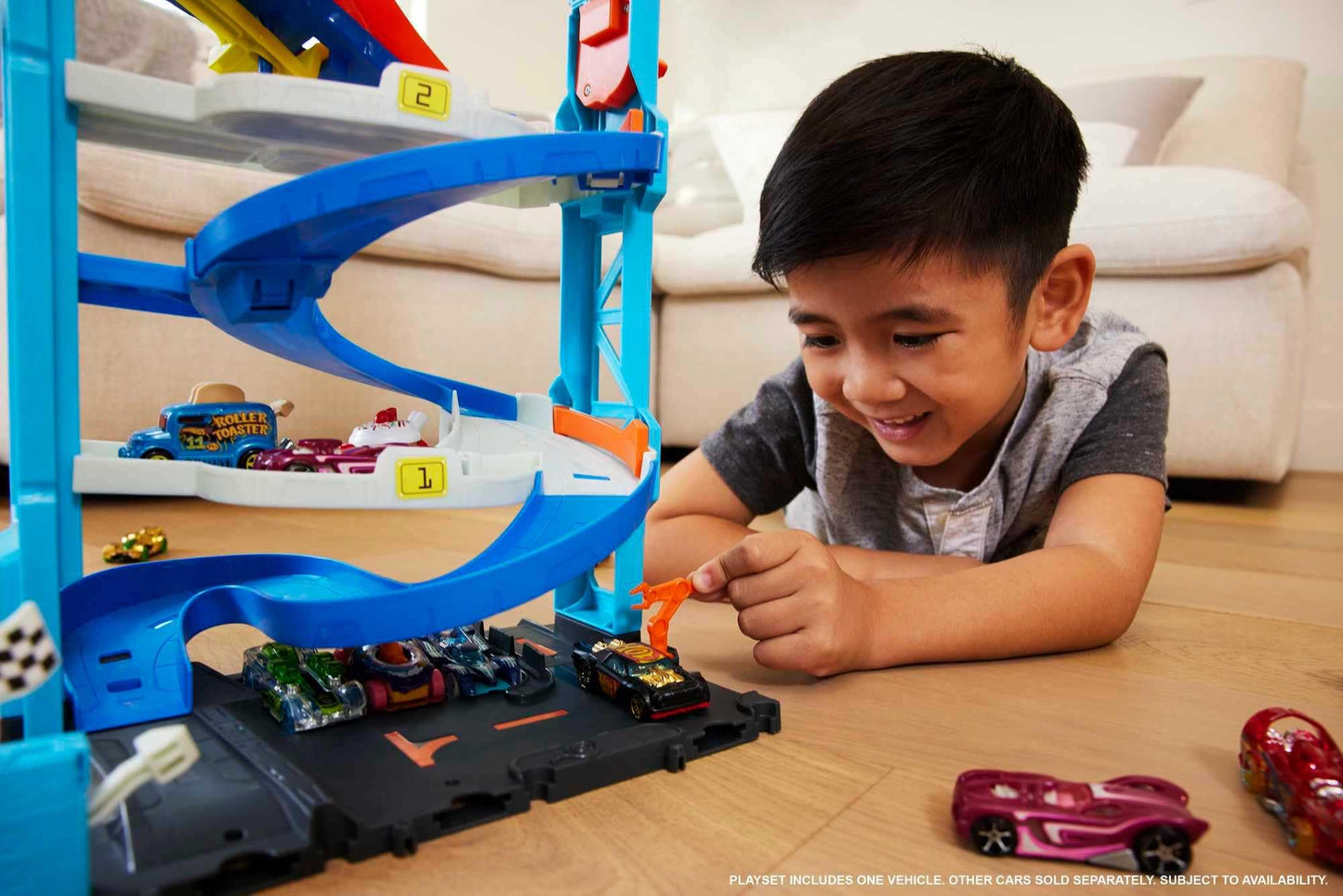 Hot Wheels City Racetrack, Transforming Race Tower, 2-in-1 Tower Mode or Race Mode for Single or Dual Racing, Includes 1 Toy Car in 1:64 Scale, Toys for Ages 3 and Up, One Pack, HKX43