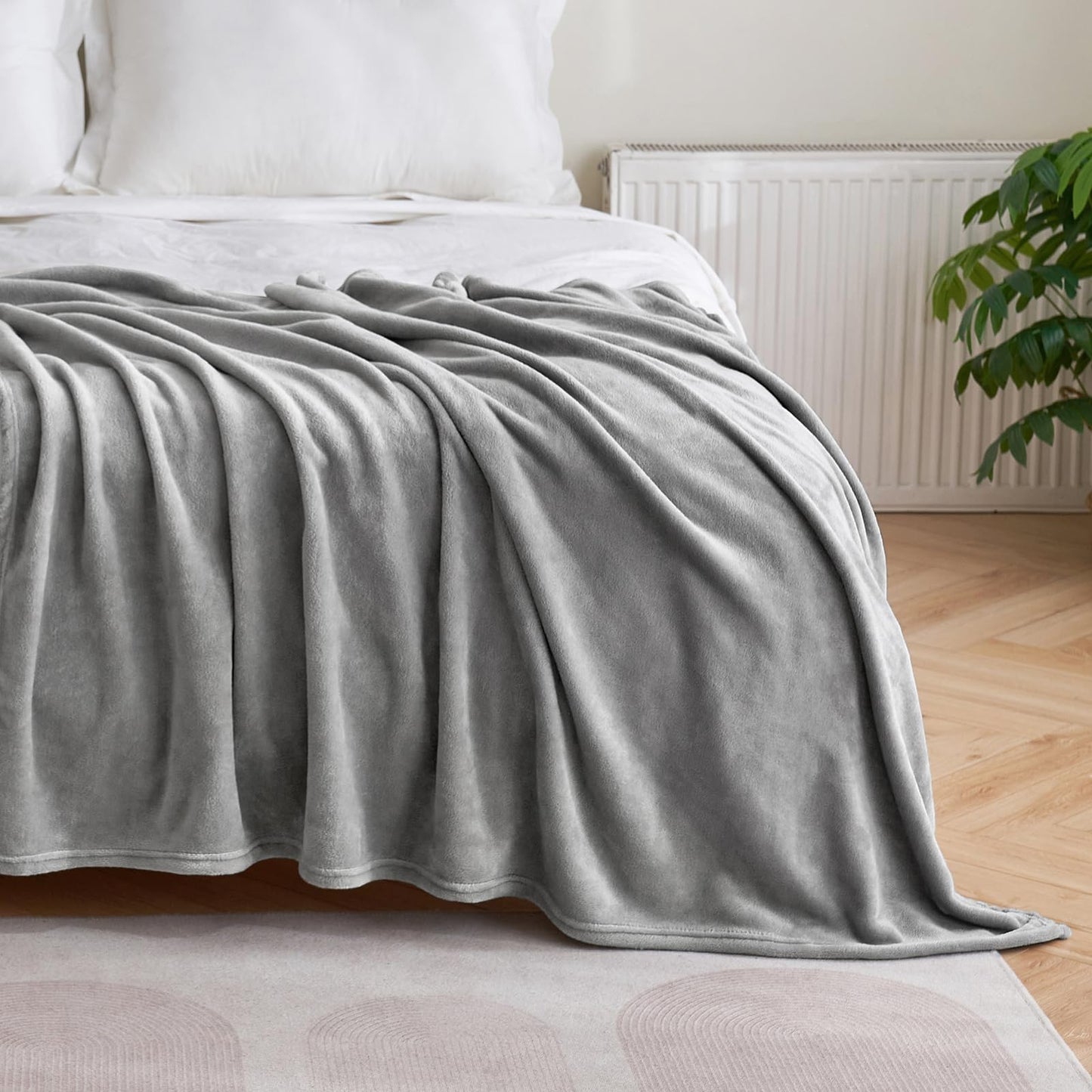 MIULEE Flannel Fleece Throw Blanket Soft Fluffy Solid Color Comfortable Plush Warm and Cozy for Bed Sofa Bedroom Travel/Single Silver Grey 51x60 Inch 130x150cm