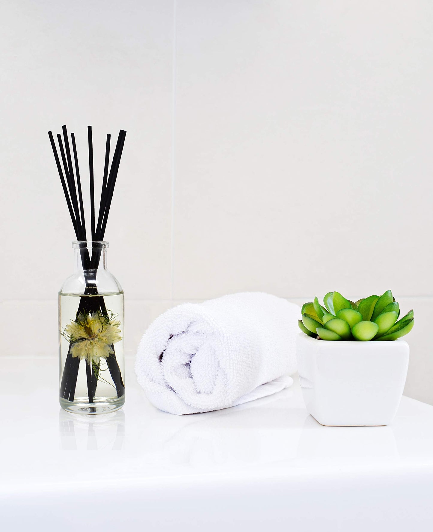 Urban Naturals Tobacco & Vanilla Reed Diffuser Scented Sticks Set | Tobacco Leaf, Bergamot, Vetiver, Bourbon and Vanilla Bean Scented Oils | Decorated with Natural Flowers | Made in The USA