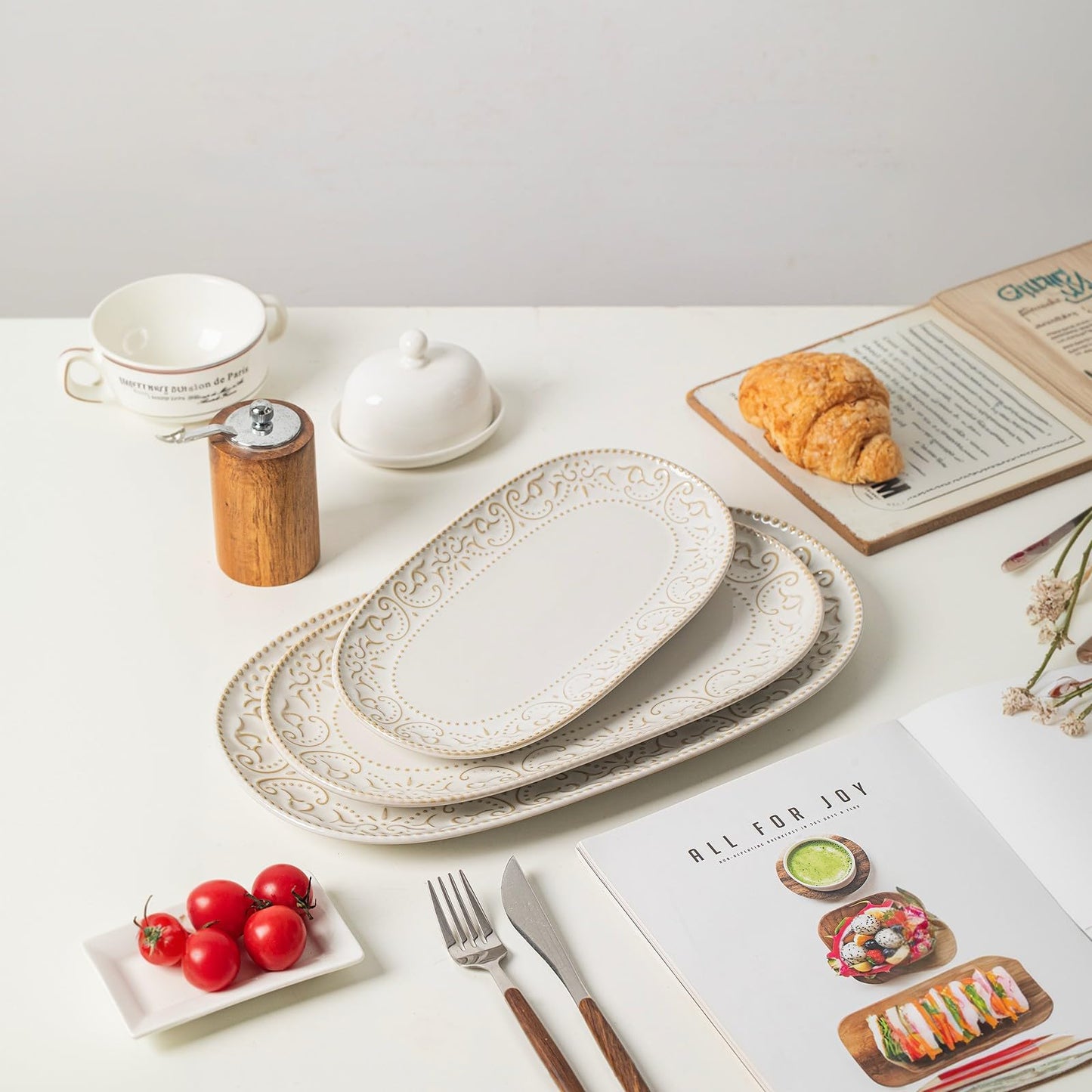 Feenmai Serving Platters Set, 14"/12"/10" Oval Ceramic Serving Plates, Embossed Serving Trays for Party, Oven Dishwasher Safe, Vintage White Serving Dishes for Entertaining, Appetizers, Pasta, Sushi