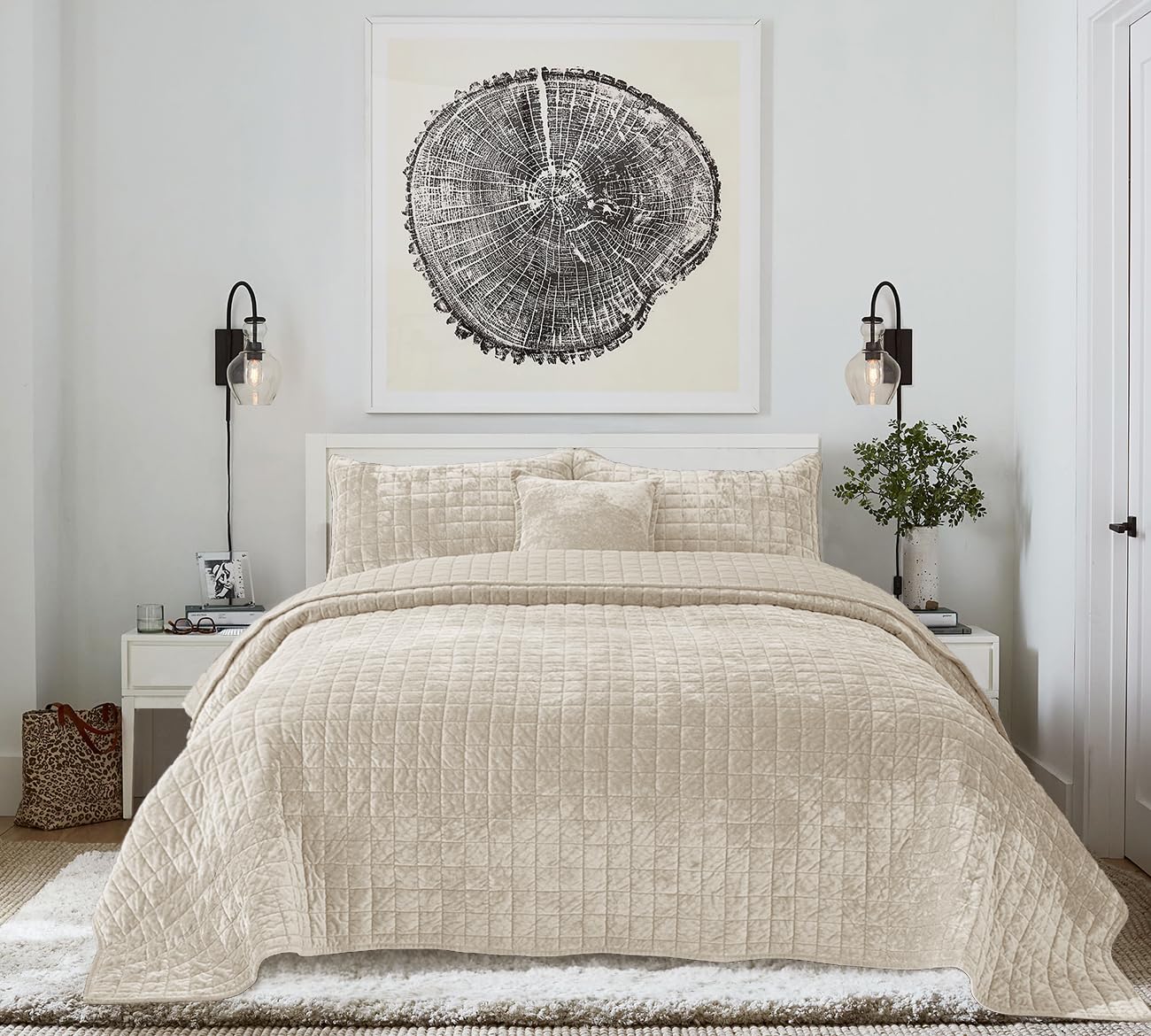COCOPLOCEUS Quilt Set King Size 98x106 Luxurious Velvet Bedding Sets with 2 Pillow Shams 20x36 3 Pieces Ultra Soft Quilted Bedspread Coverlet Comforter for All Season,Beige
