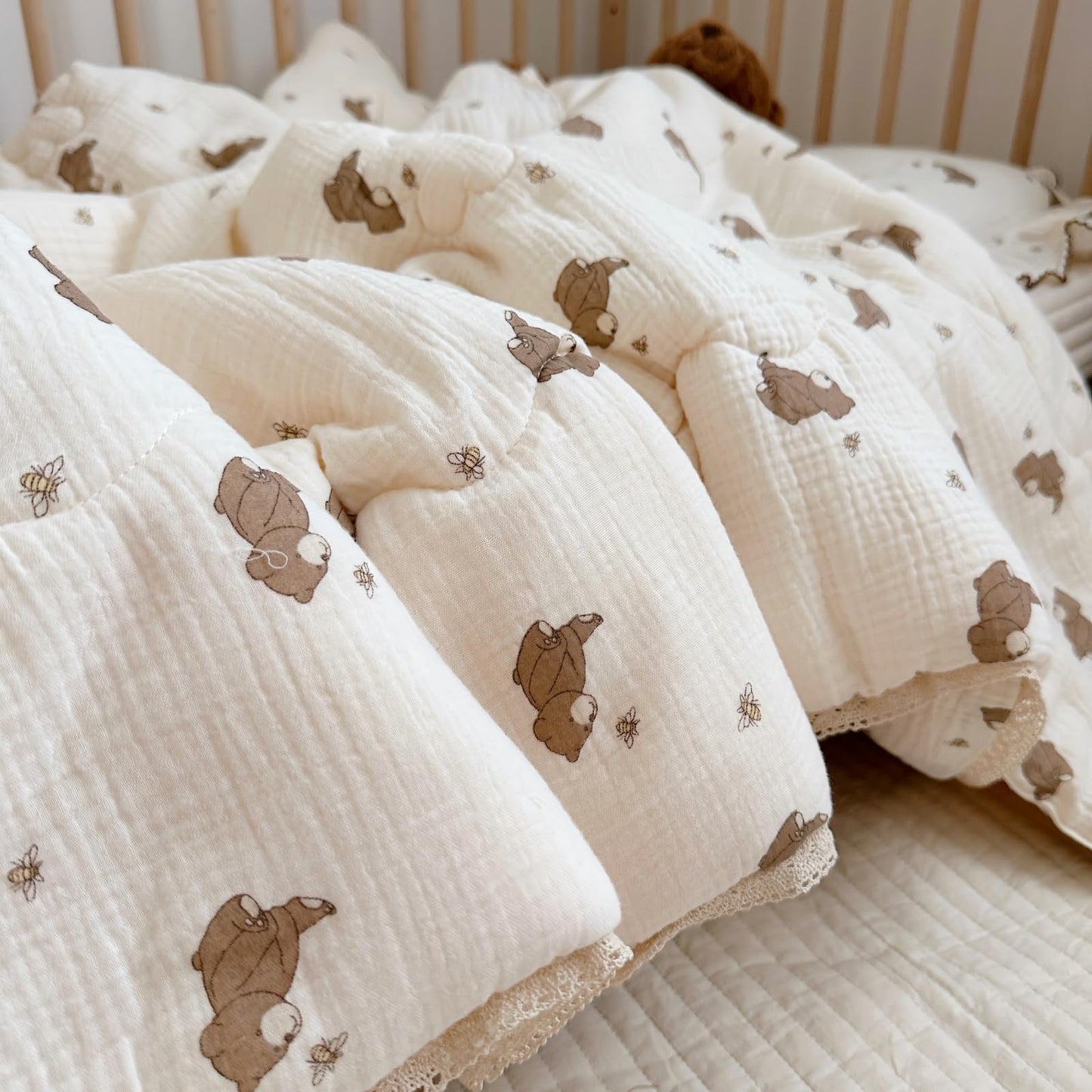 BuLuTu 100% Muslin Toddler Quilt Thin Crib Comforter Girls Boys Quilted Blankets, 47"x59", 1.5 Pounds, Soft Breathable Muslin Cotton Quilts, Bee Bear Pattern, Machine Washable